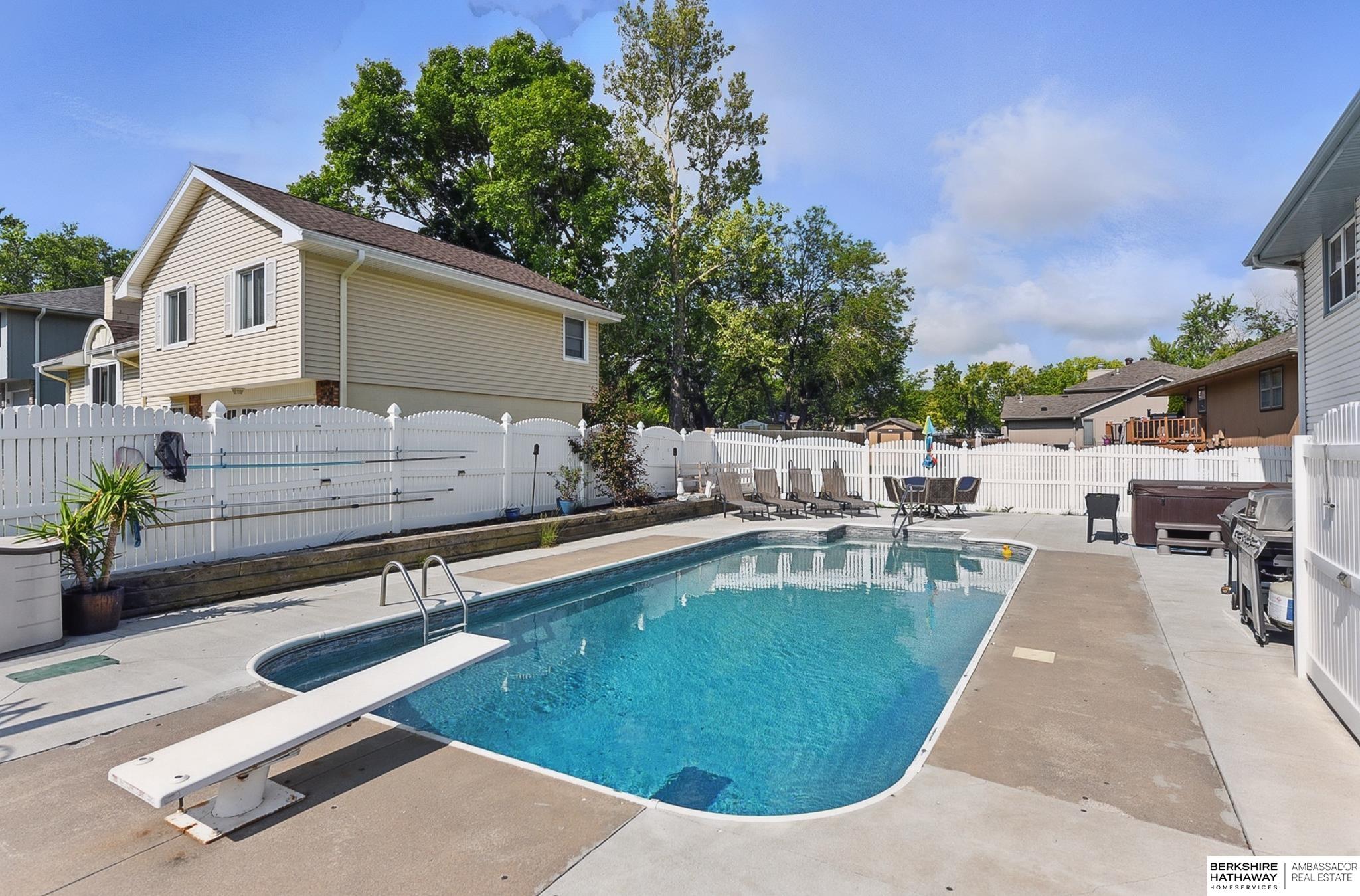 Ralston, Nebraska 68127, United States, 3 Bedrooms Bedrooms, ,2 BathroomsBathrooms,Residential,Pending,141543