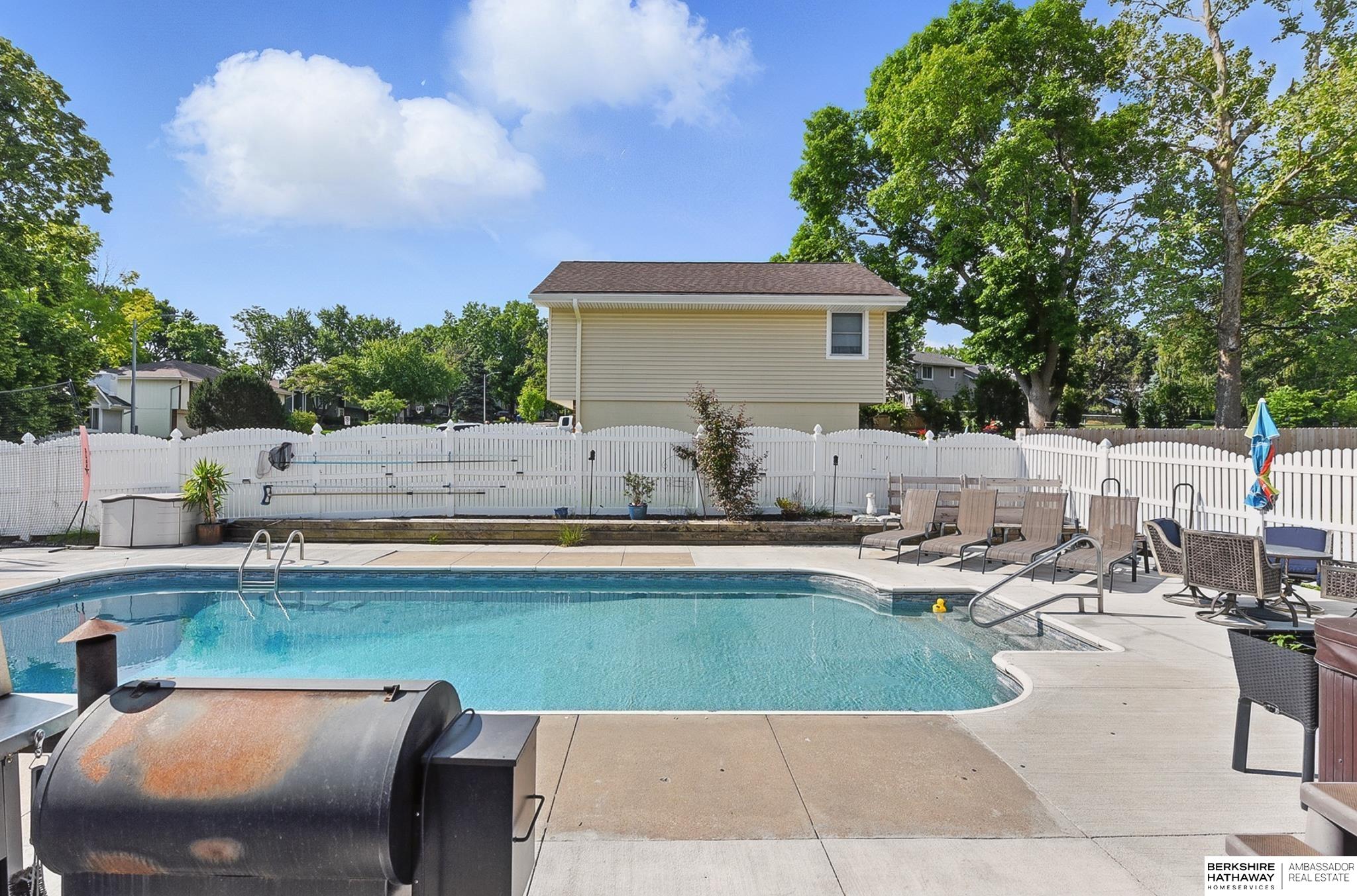 Ralston, Nebraska 68127, United States, 3 Bedrooms Bedrooms, ,2 BathroomsBathrooms,Residential,Pending,141543