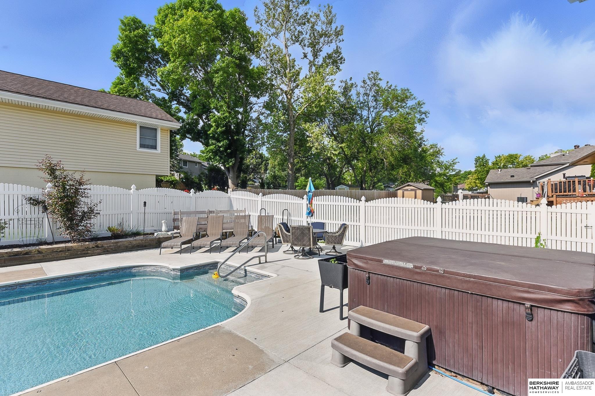 Ralston, Nebraska 68127, United States, 3 Bedrooms Bedrooms, ,2 BathroomsBathrooms,Residential,Pending,141543