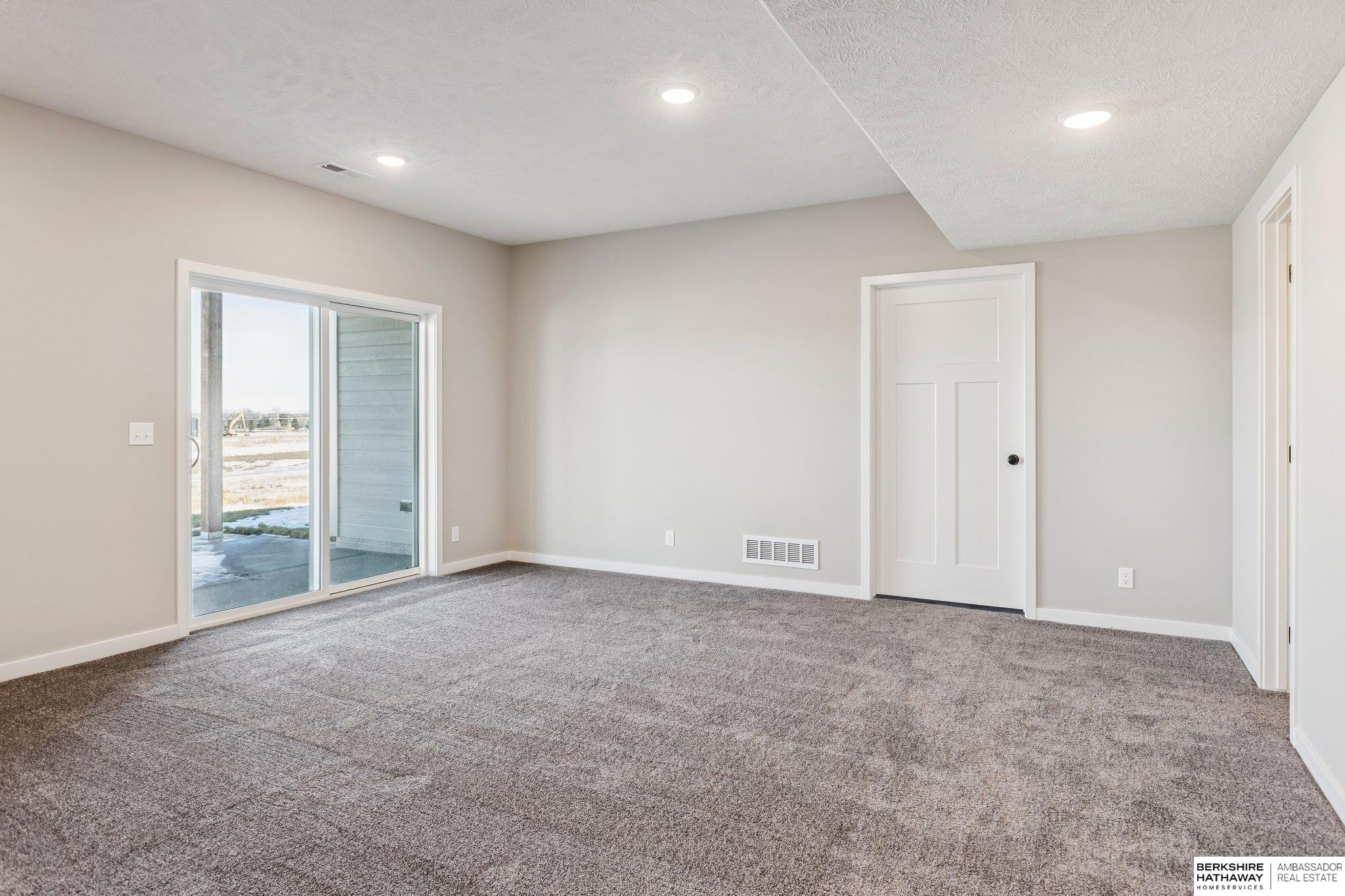 Bennington, Nebraska 68007, United States, 4 Bedrooms Bedrooms, ,3 BathroomsBathrooms,Residential,Active,253544