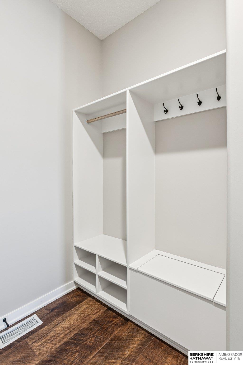 Bennington, Nebraska 68007, United States, 4 Bedrooms Bedrooms, ,3 BathroomsBathrooms,Residential,Active,253544