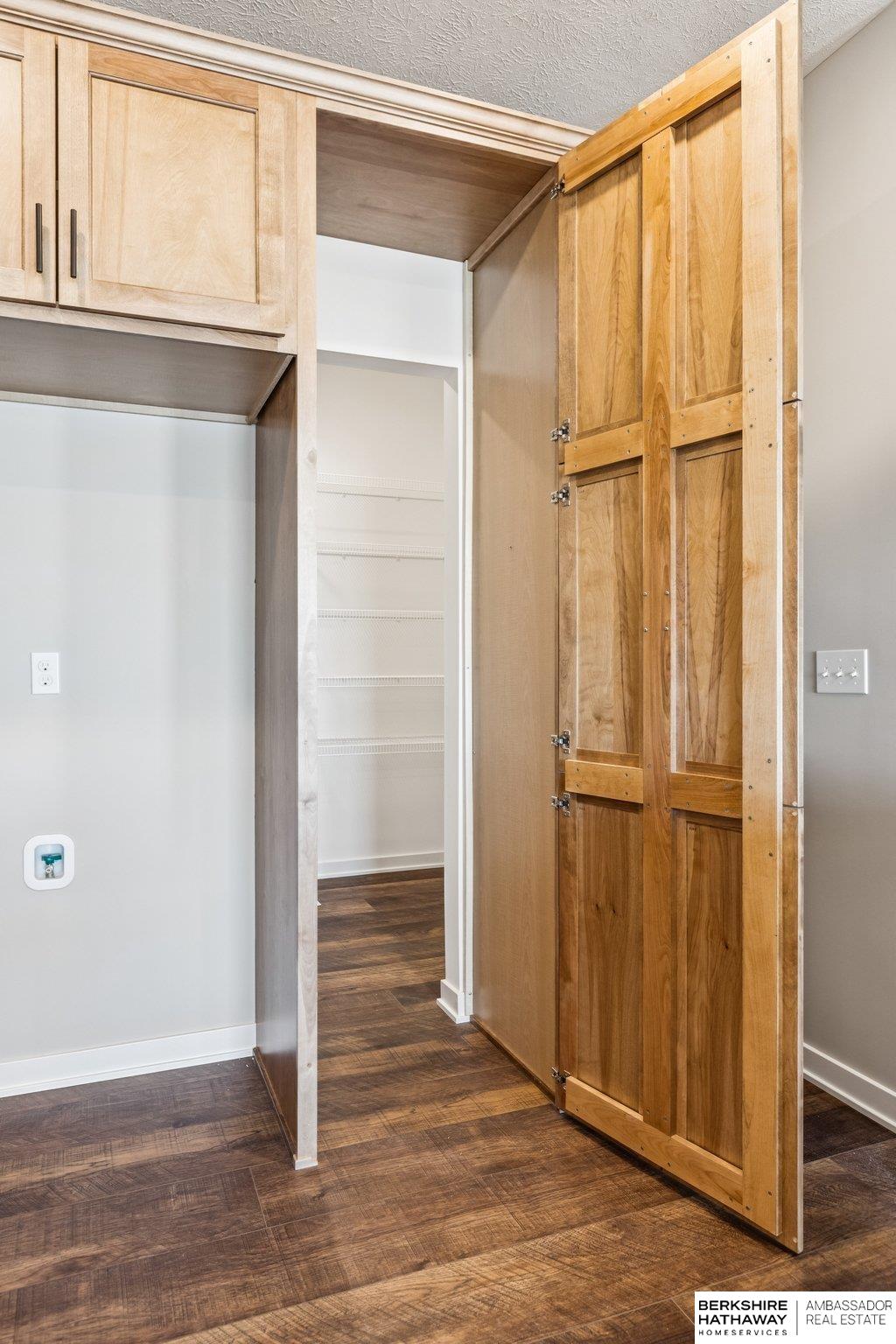 Bennington, Nebraska 68007, United States, 4 Bedrooms Bedrooms, ,3 BathroomsBathrooms,Residential,Active,253544