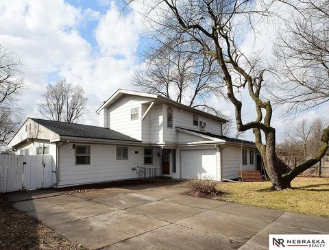 Photo of 729 E Eldora Lane, Lincoln, NE 68505 (MLS # 22614393)