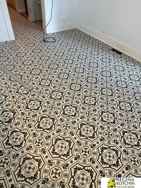 Photo of 1004 Glenwood Avenue #1, 2, 3, Omaha, NE 68131 (MLS # 22601075)