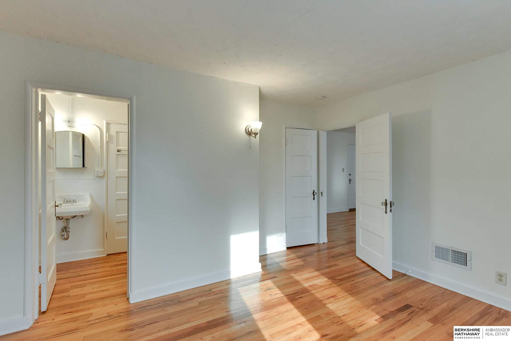 Omaha, Nebraska 68132, United States, 7 Bedrooms Bedrooms, ,1 BathroomBathrooms,Residential,Active,202702