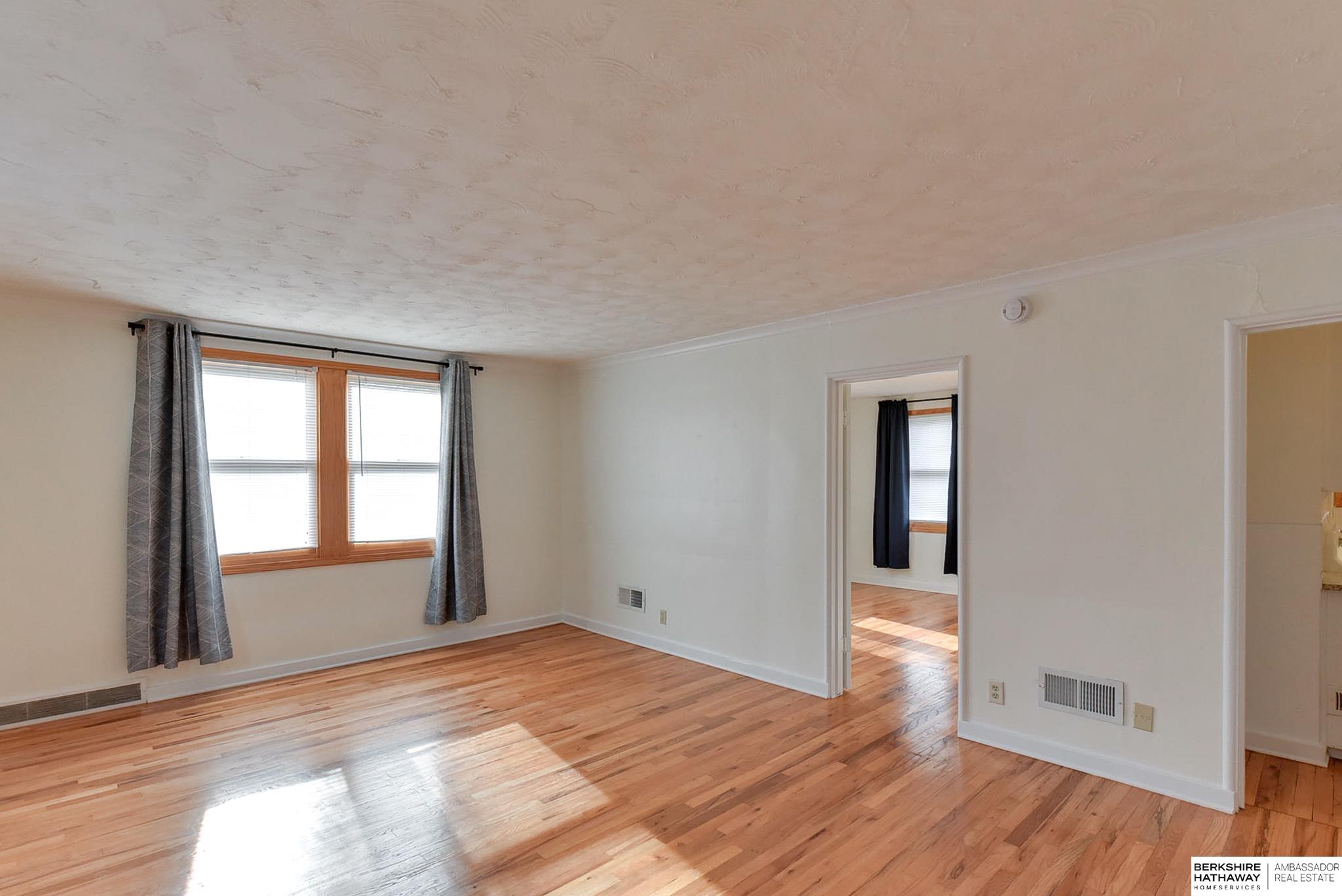 Omaha, Nebraska 68132, United States, 7 Bedrooms Bedrooms, ,1 BathroomBathrooms,Residential,Active,202702