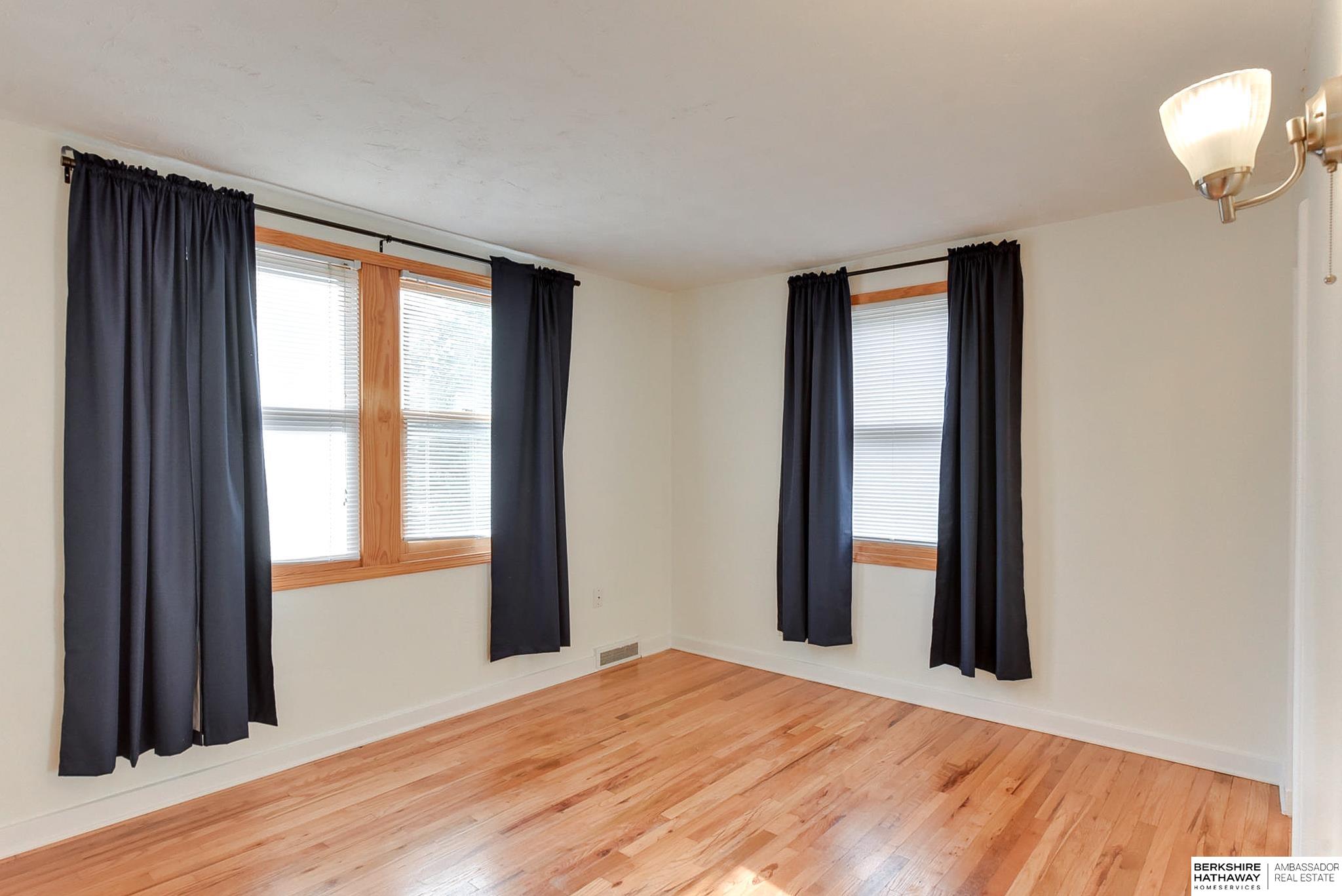 Omaha, Nebraska 68132, United States, 7 Bedrooms Bedrooms, ,1 BathroomBathrooms,Residential,Active,202702