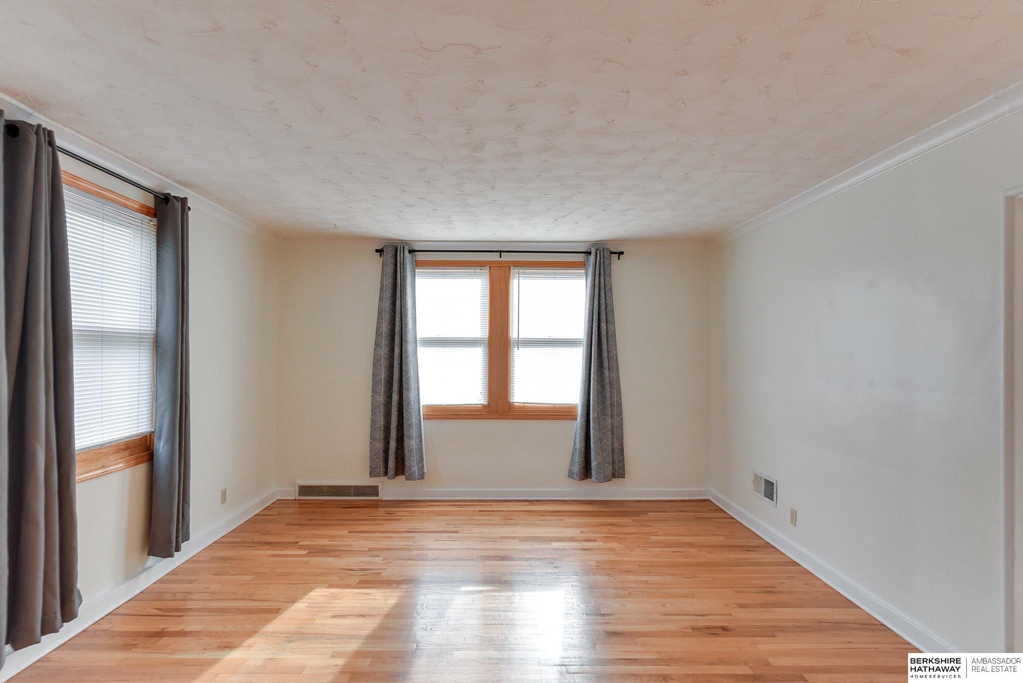 Omaha, Nebraska 68132, United States, 7 Bedrooms Bedrooms, ,1 BathroomBathrooms,Residential,Active,202702