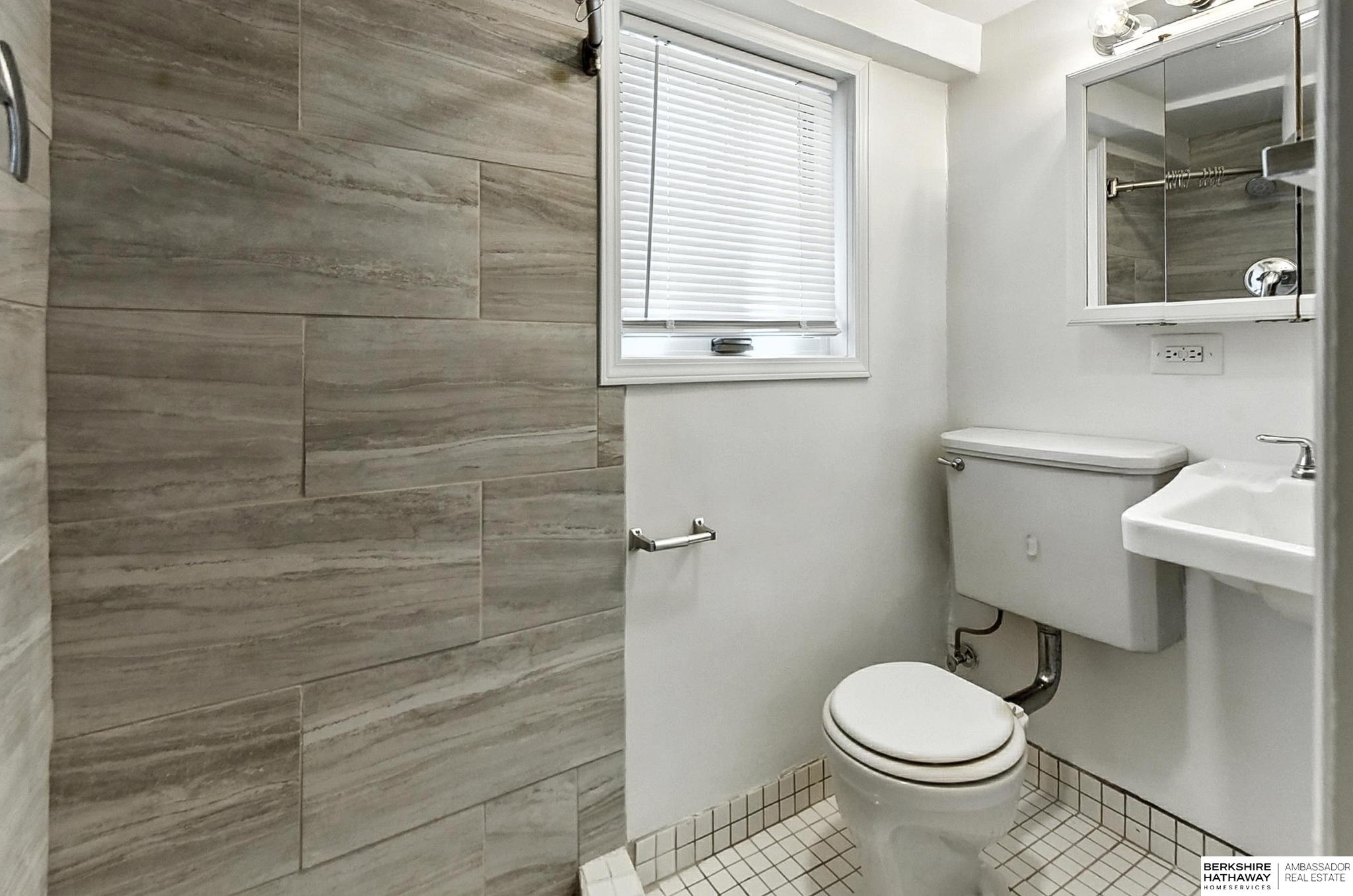 Omaha, Nebraska 68132, United States, 7 Bedrooms Bedrooms, ,1 BathroomBathrooms,Residential,Active,202702