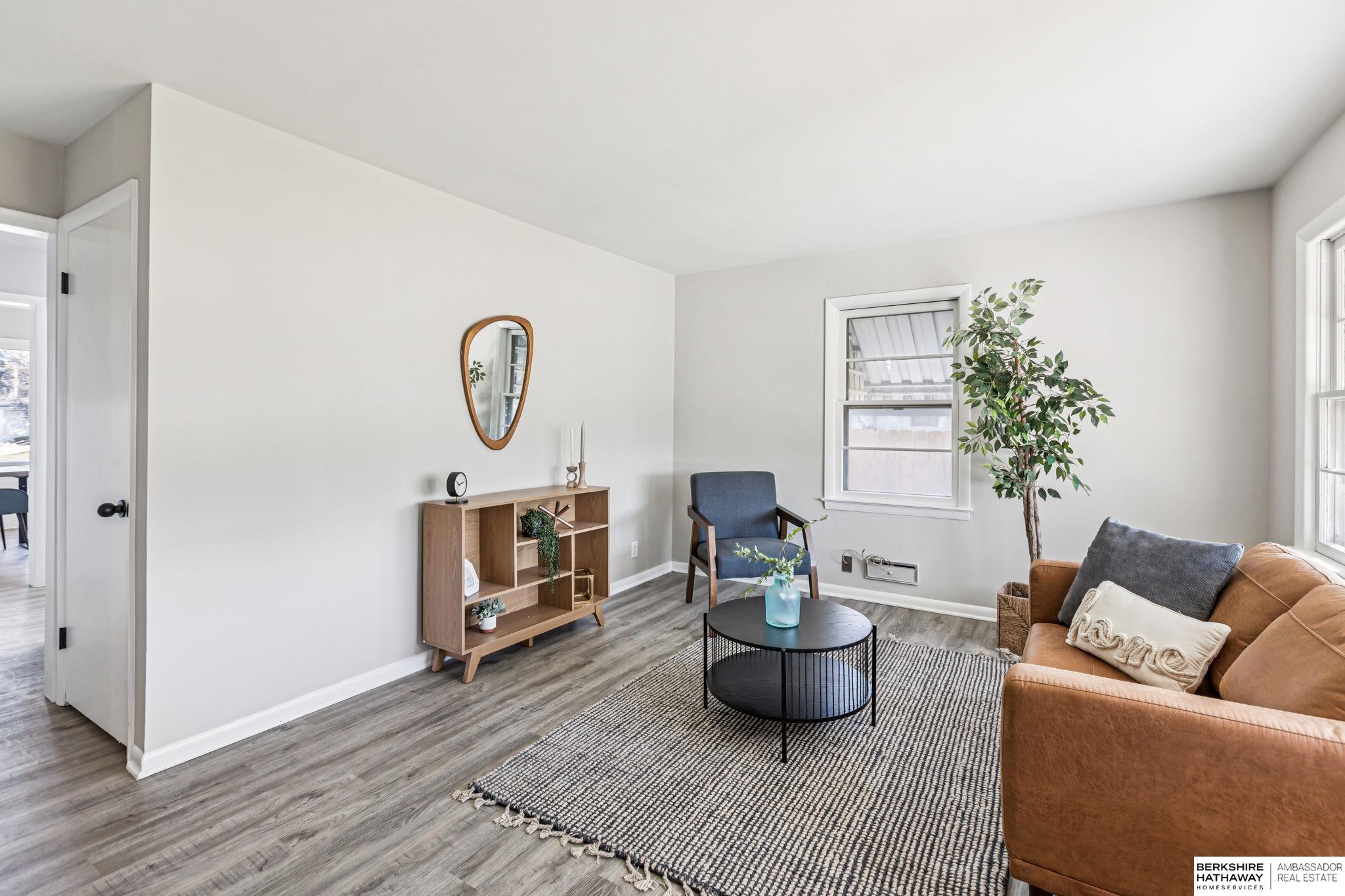 Omaha, Nebraska 68107, United States, 3 Bedrooms Bedrooms, ,2 BathroomsBathrooms,Residential,Active,236472