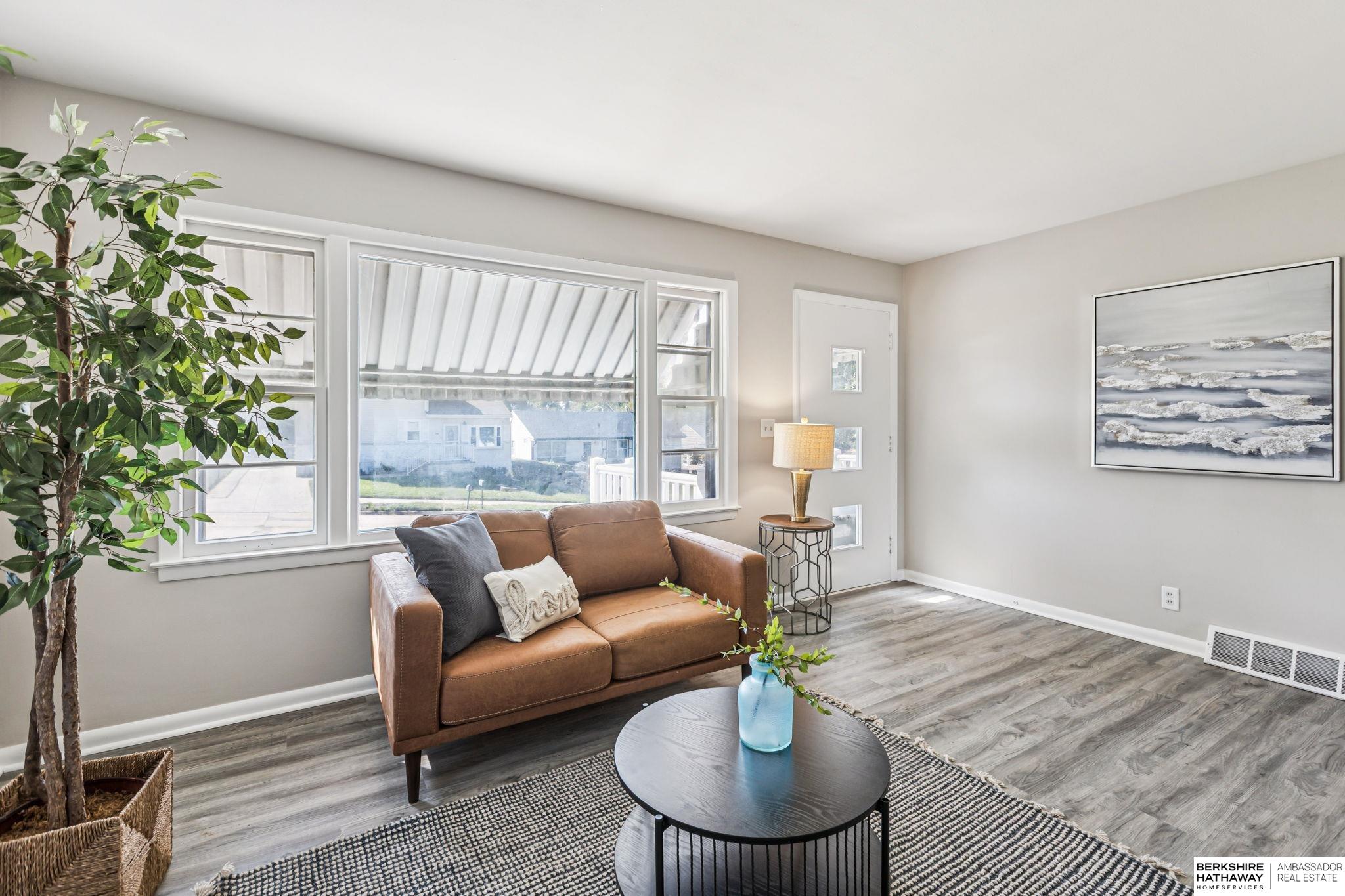 Omaha, Nebraska 68107, United States, 3 Bedrooms Bedrooms, ,2 BathroomsBathrooms,Residential,Active,236472