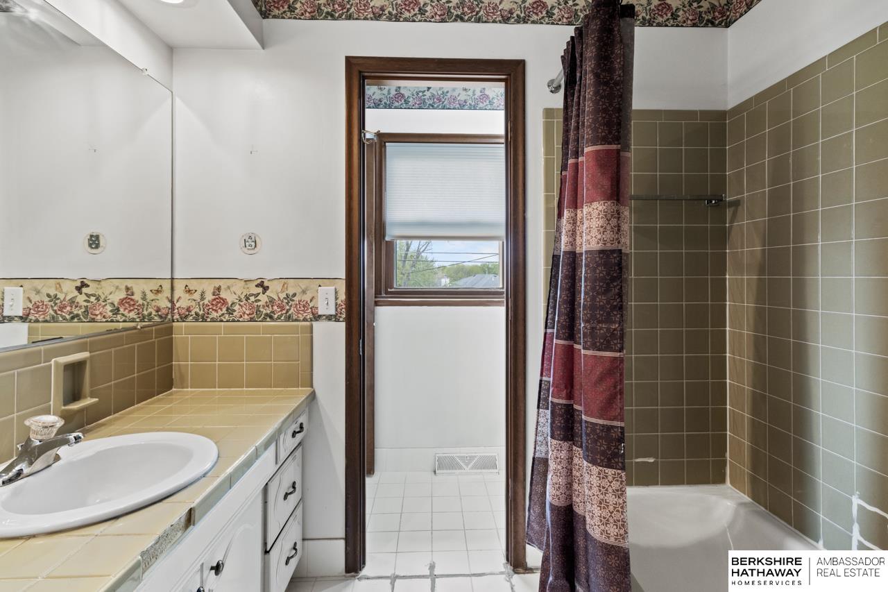 La Vista, Nebraska 68128, United States, 3 Bedrooms Bedrooms, ,2 BathroomsBathrooms,Residential,Pending,120629