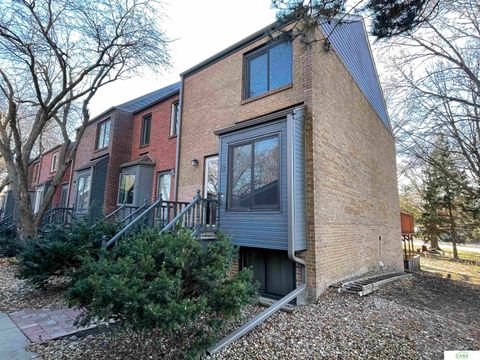 Photo of 5809 Berkeley Drive #8, Lincoln, NE 68512 (MLS # 22606310)