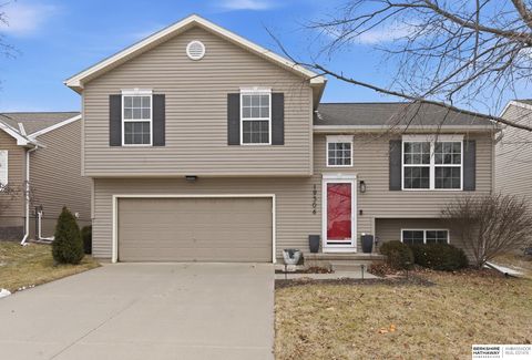 Photo of 19506 X Street, Omaha, NE 68135 (MLS # 22603006)