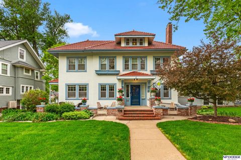 Photo of 106 S 53rd Street, Omaha, NE 68132 (MLS # 22611402)