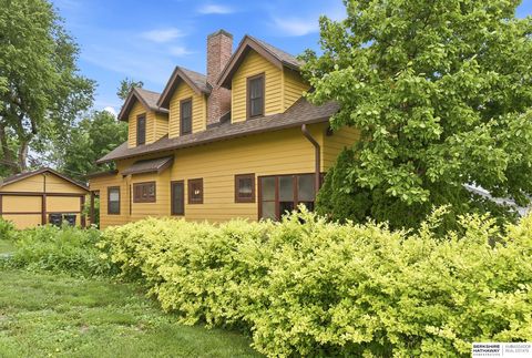 Photo of 1014 S 31st Street, Omaha, NE 68105 (MLS # 22614297)