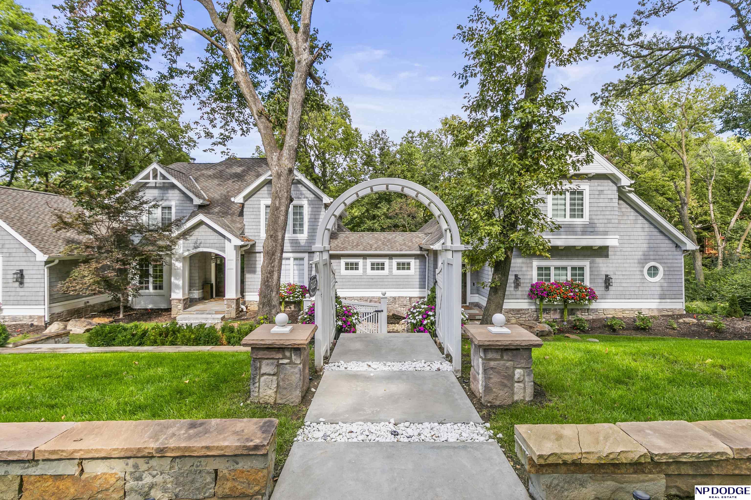 6026 Country Club Oaks Place