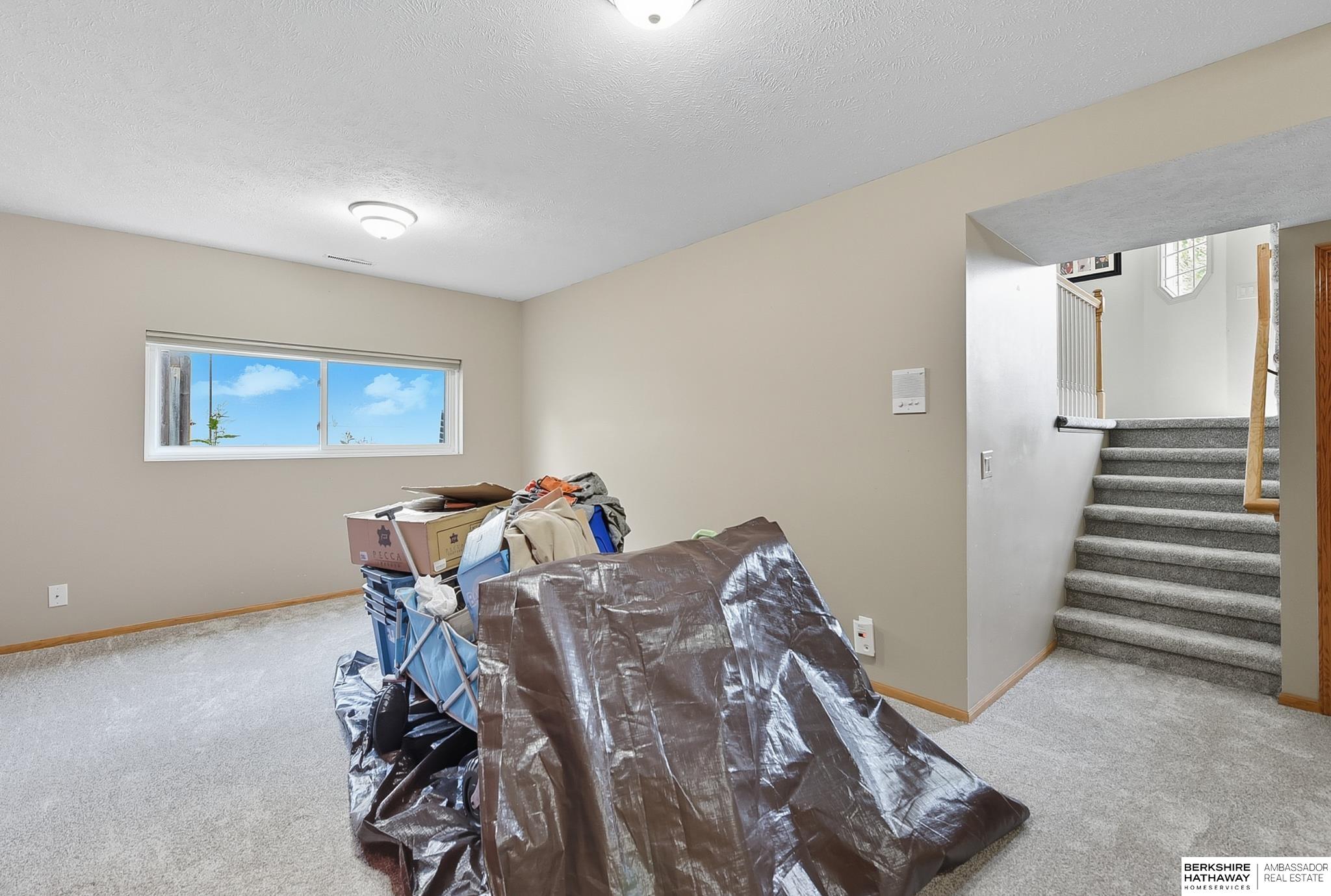 Omaha, Nebraska 68138, United States, 3 Bedrooms Bedrooms, ,2 BathroomsBathrooms,Residential,Pending,208873