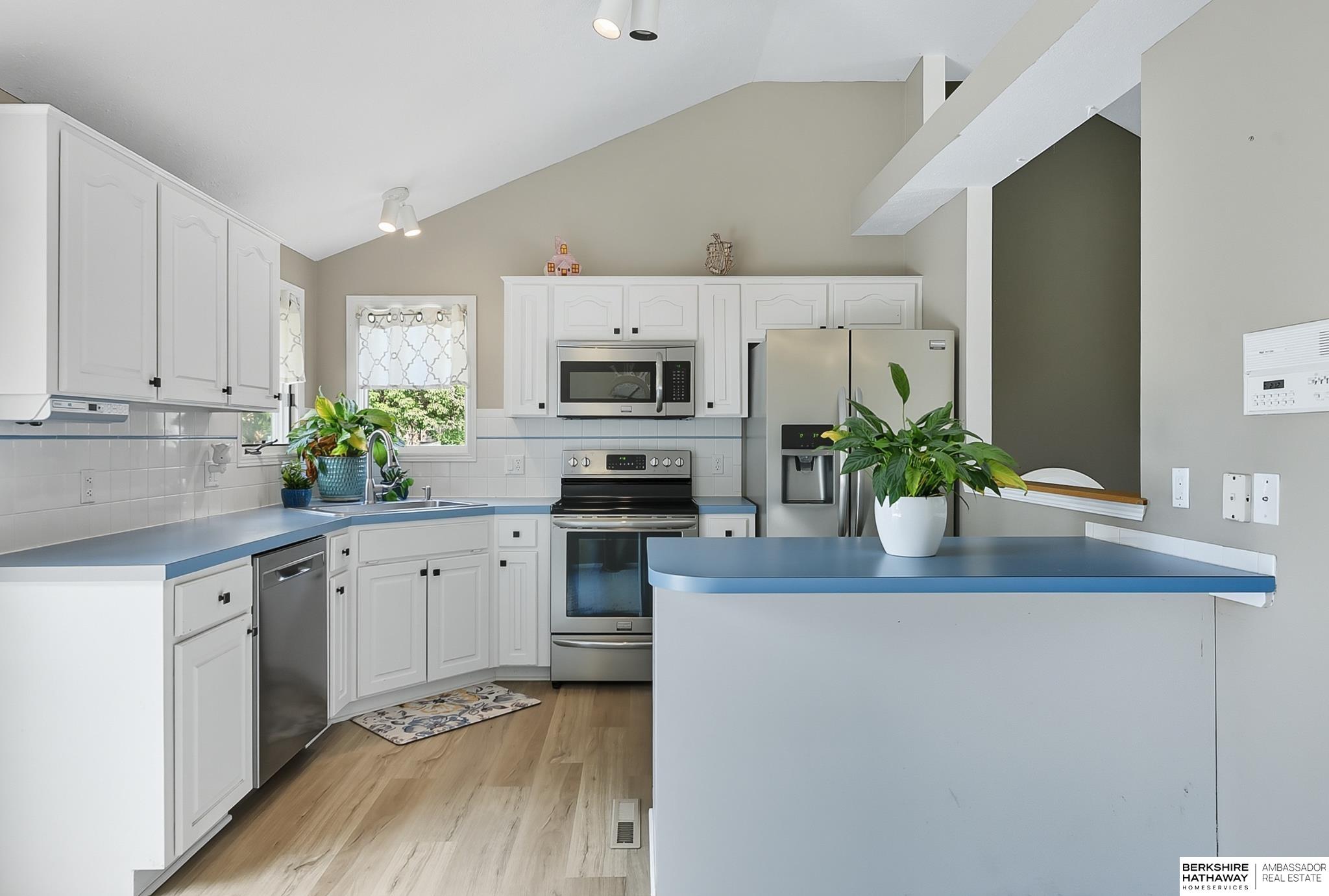 Omaha, Nebraska 68138, United States, 3 Bedrooms Bedrooms, ,2 BathroomsBathrooms,Residential,Pending,208873