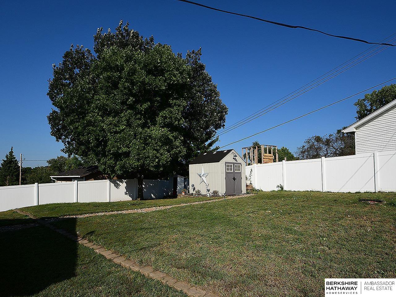 Omaha, Nebraska 68134, United States, 4 Bedrooms Bedrooms, ,3 BathroomsBathrooms,Residential,Active,230121