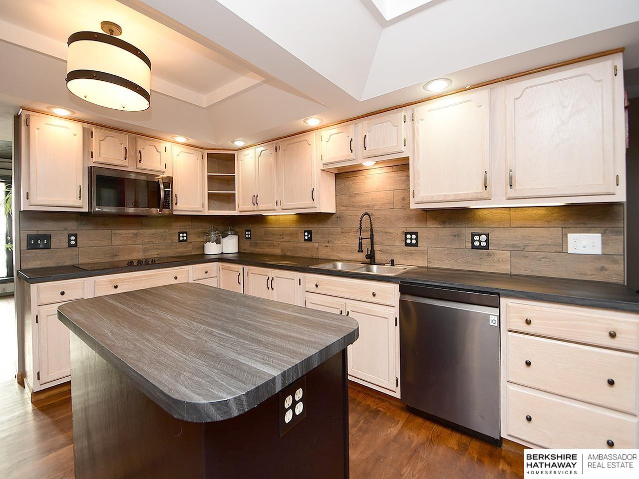 Omaha, Nebraska 68134, United States, 4 Bedrooms Bedrooms, ,3 BathroomsBathrooms,Residential,Active,230121