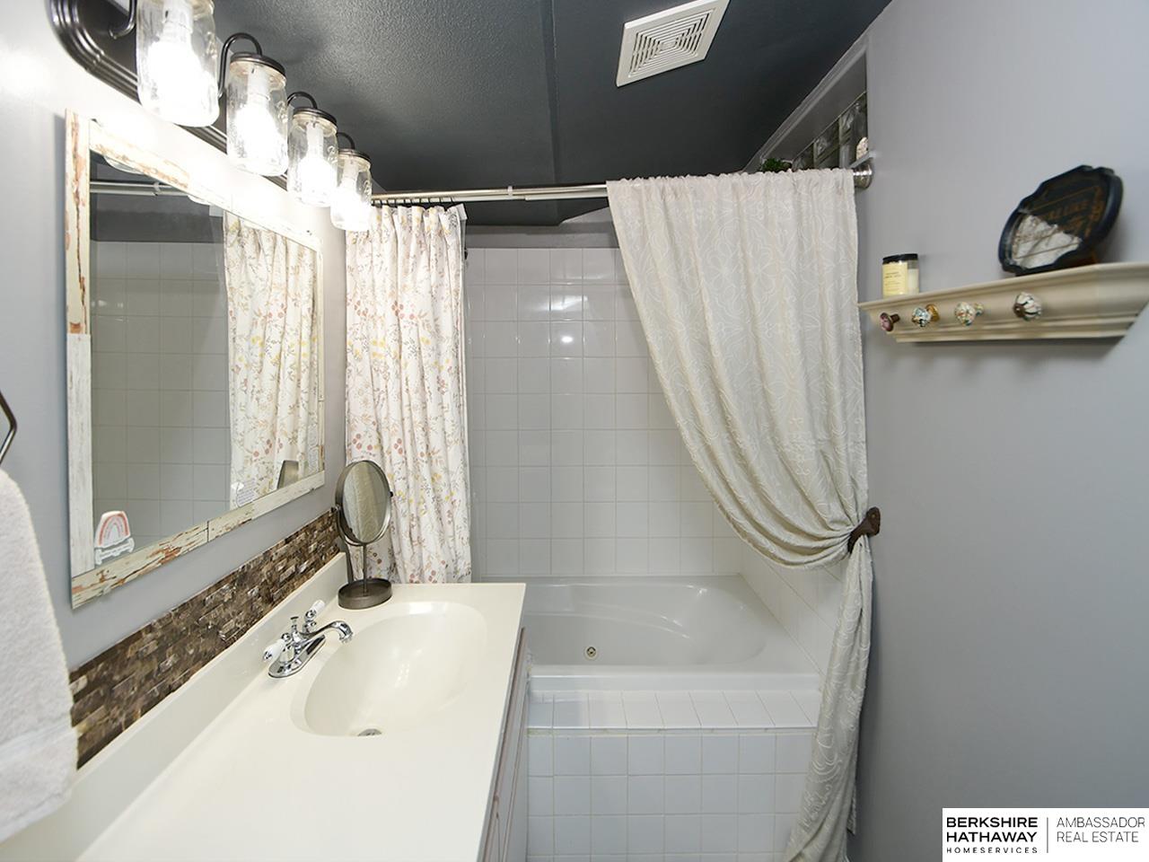 Omaha, Nebraska 68134, United States, 4 Bedrooms Bedrooms, ,3 BathroomsBathrooms,Residential,Active,230121