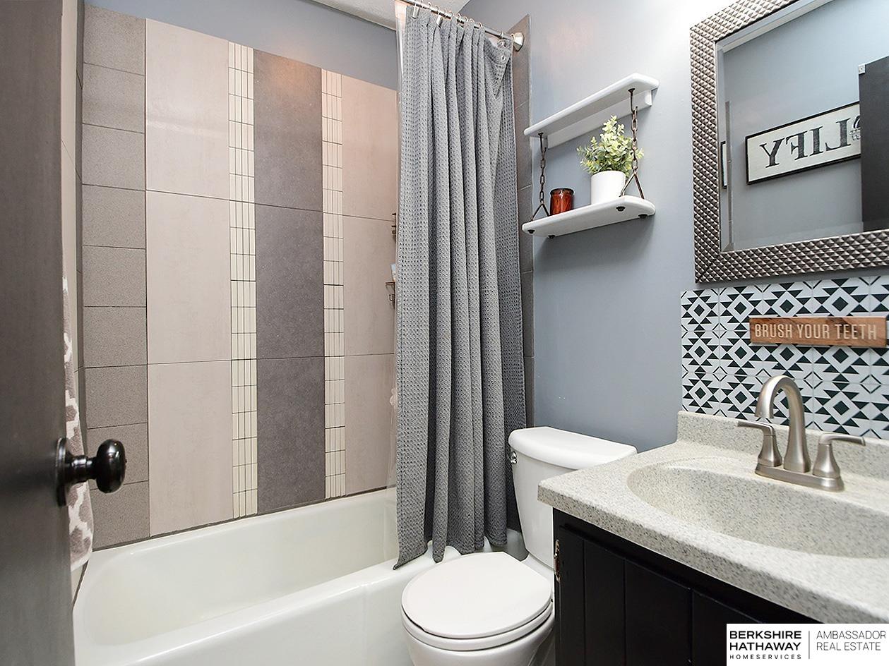 Omaha, Nebraska 68134, United States, 4 Bedrooms Bedrooms, ,3 BathroomsBathrooms,Residential,Active,230121