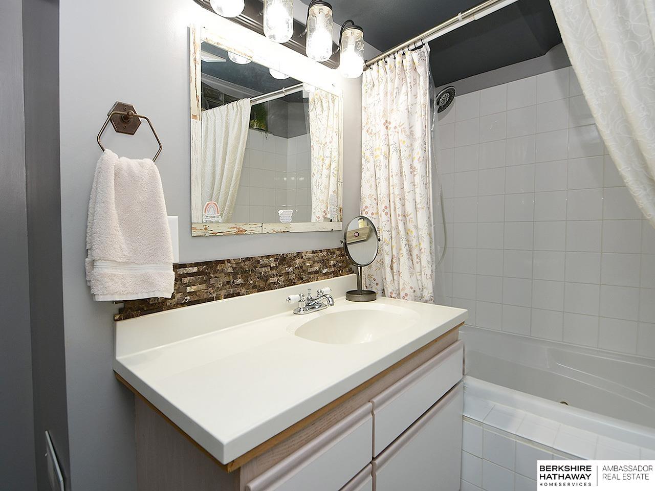 Omaha, Nebraska 68134, United States, 4 Bedrooms Bedrooms, ,3 BathroomsBathrooms,Residential,Active,230121