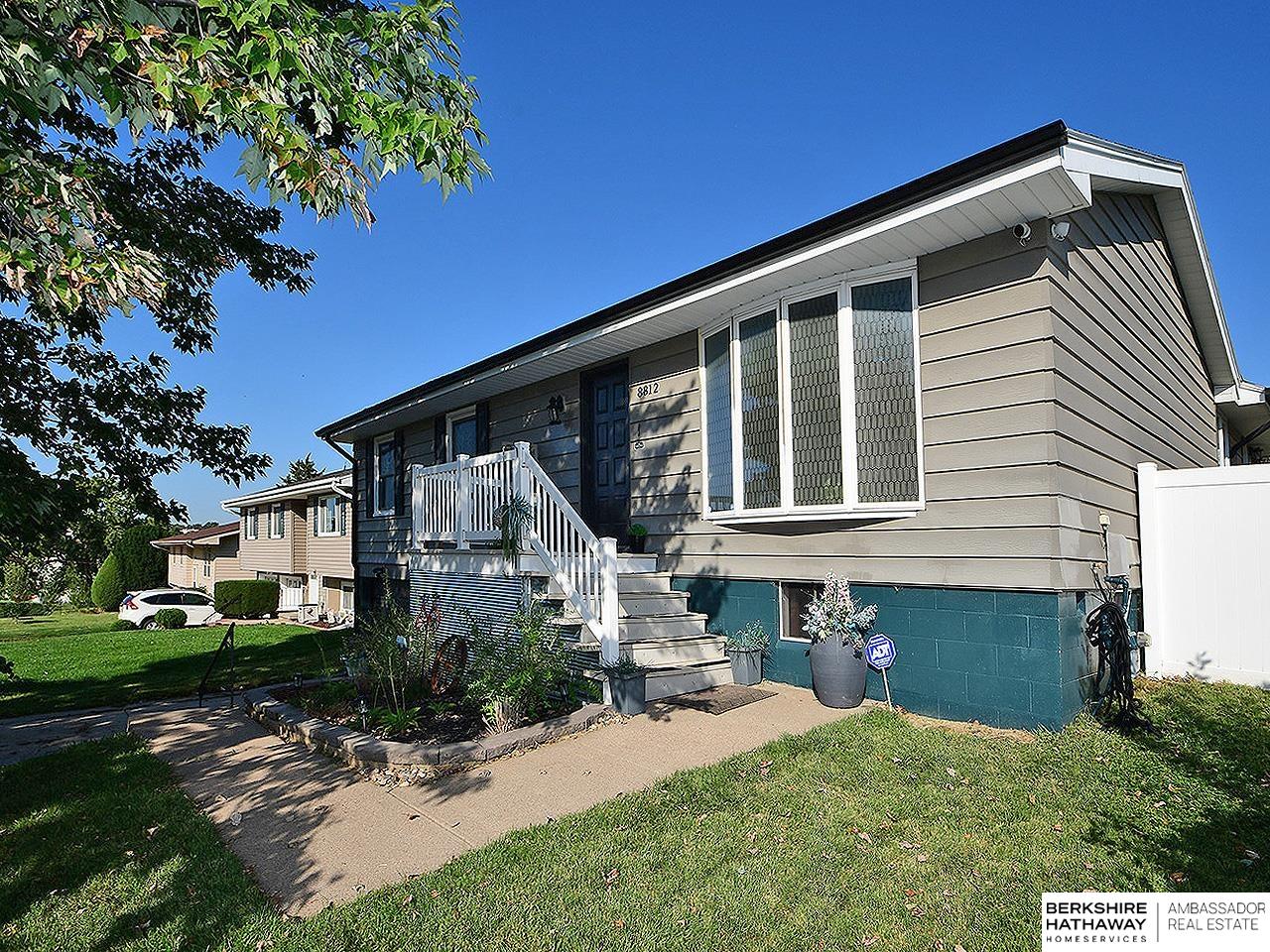 Omaha, Nebraska 68134, United States, 4 Bedrooms Bedrooms, ,3 BathroomsBathrooms,Residential,Active,230121