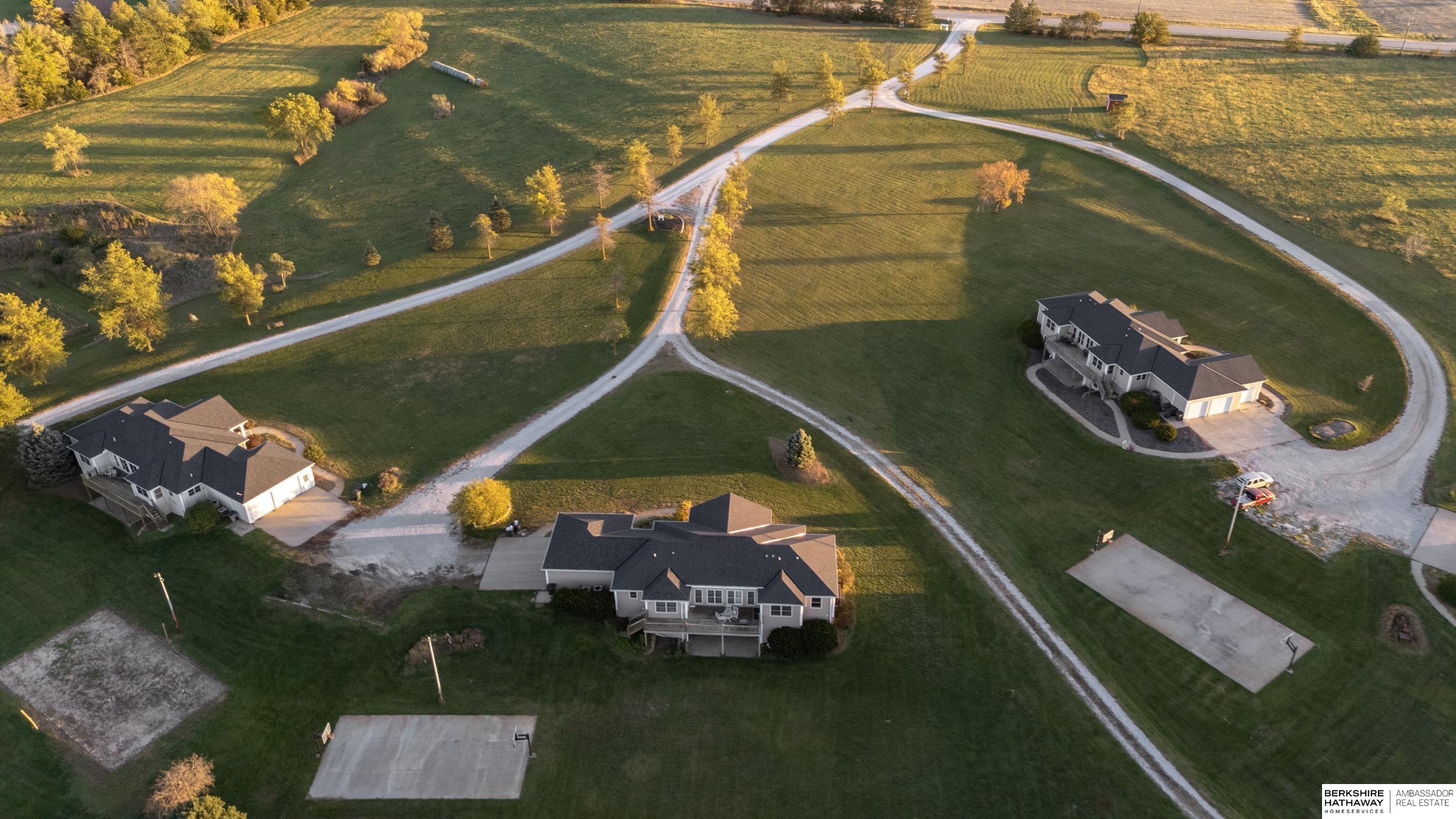 Walton, Nebraska 68461, United States, 8 Bedrooms Bedrooms, ,4 BathroomsBathrooms,Residential,Active,249700