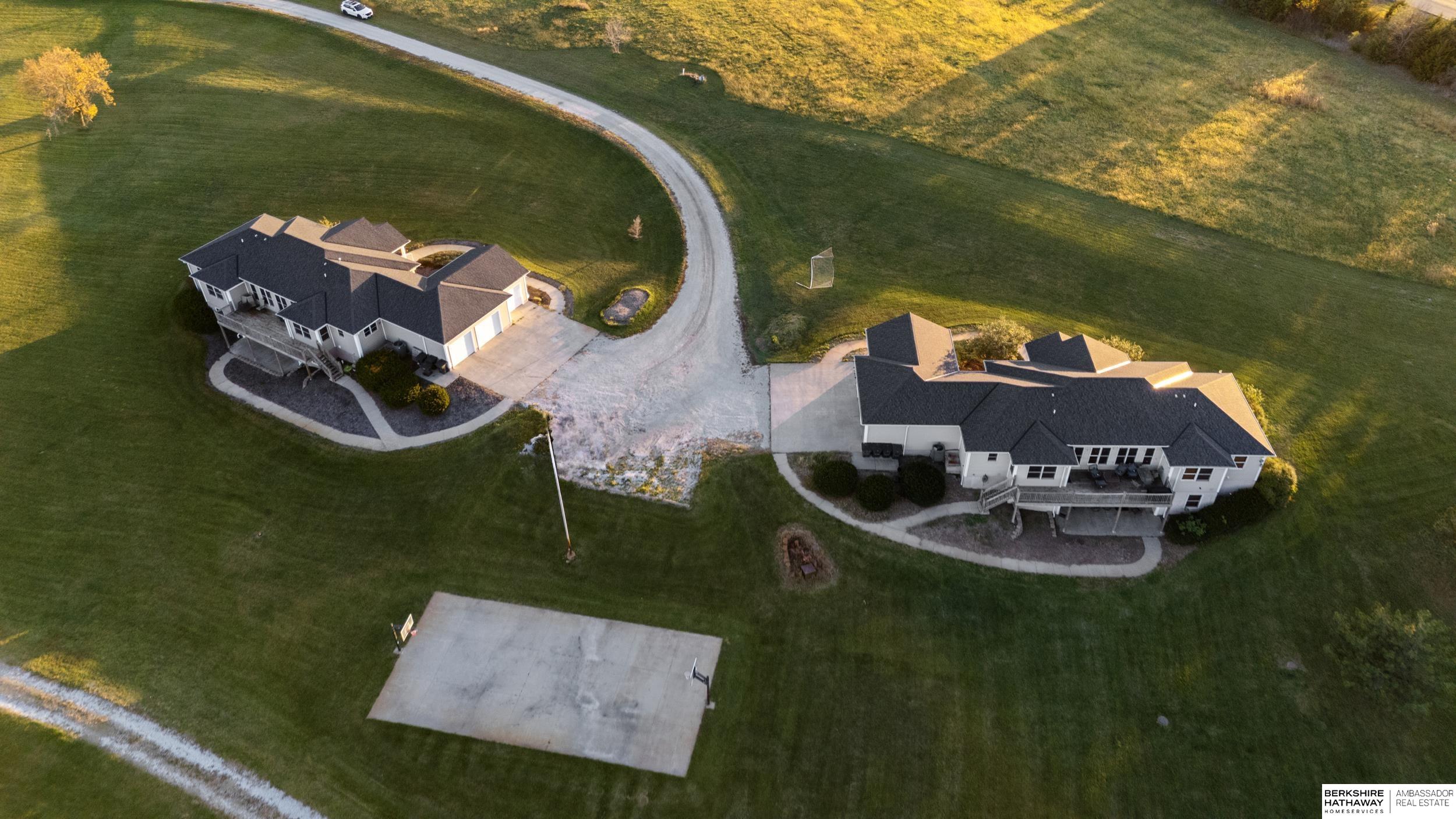 Walton, Nebraska 68461, United States, 8 Bedrooms Bedrooms, ,4 BathroomsBathrooms,Residential,Active,249700