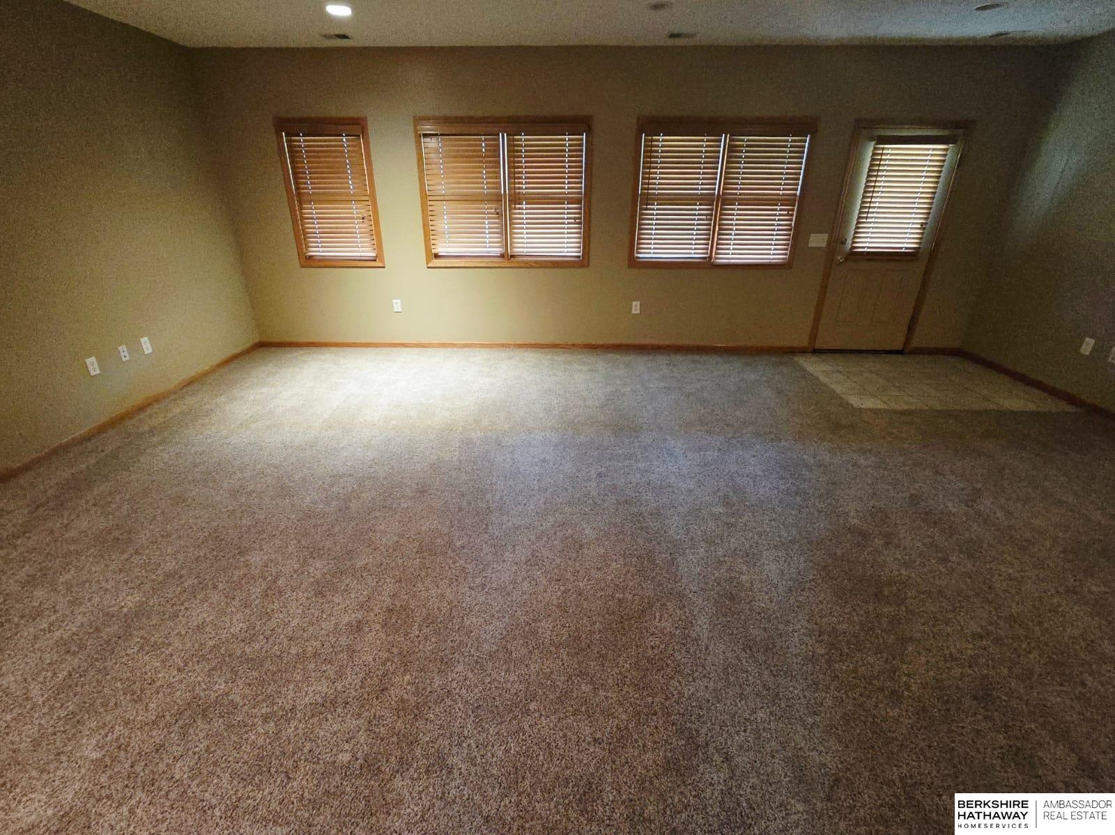 Walton, Nebraska 68461, United States, 8 Bedrooms Bedrooms, ,4 BathroomsBathrooms,Residential,Active,249700