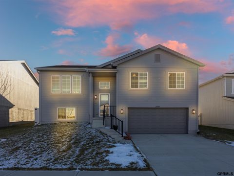 Photo of 10905 Craig Street, Omaha, NE 68111 (MLS # 22535260)