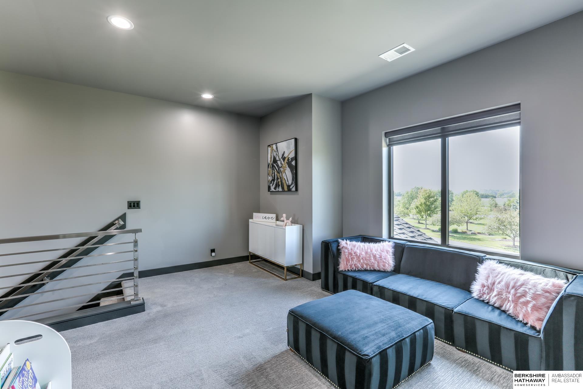 Waterloo, Nebraska 68069, United States, 5 Bedrooms Bedrooms, ,6 BathroomsBathrooms,Residential,Active,99629