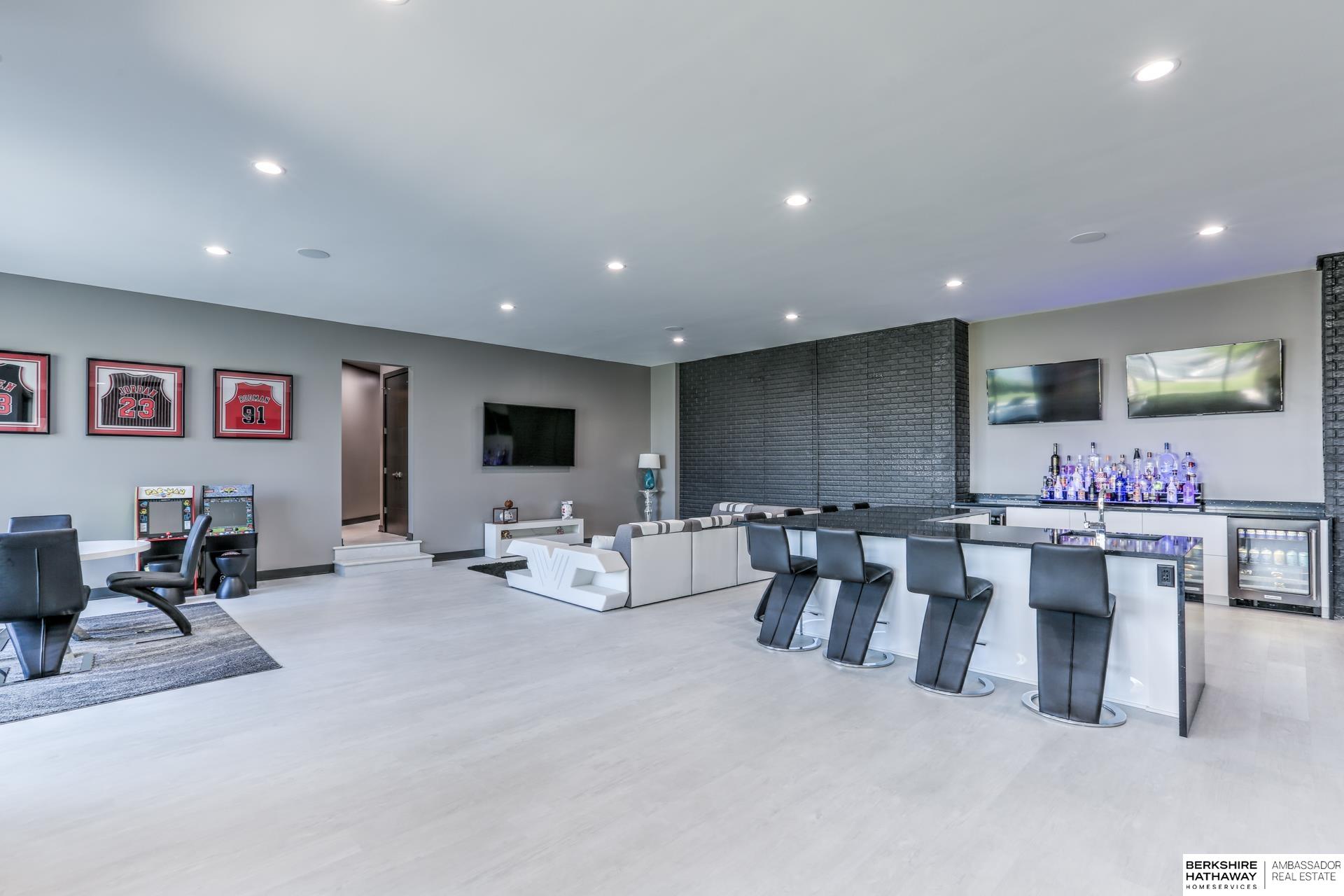 Waterloo, Nebraska 68069, United States, 5 Bedrooms Bedrooms, ,6 BathroomsBathrooms,Residential,Active,99629