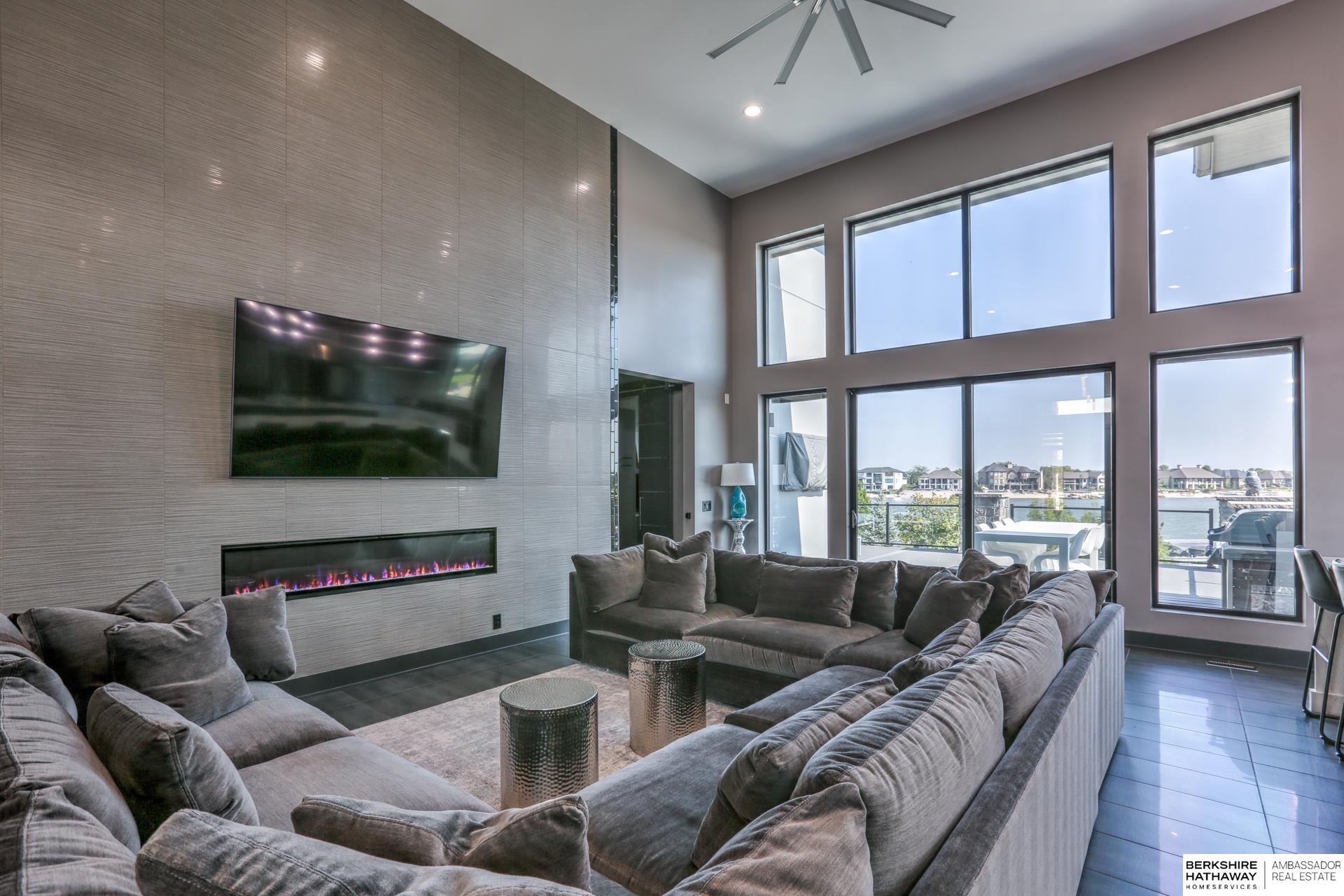 Waterloo, Nebraska 68069, United States, 5 Bedrooms Bedrooms, ,6 BathroomsBathrooms,Residential,Active,99629