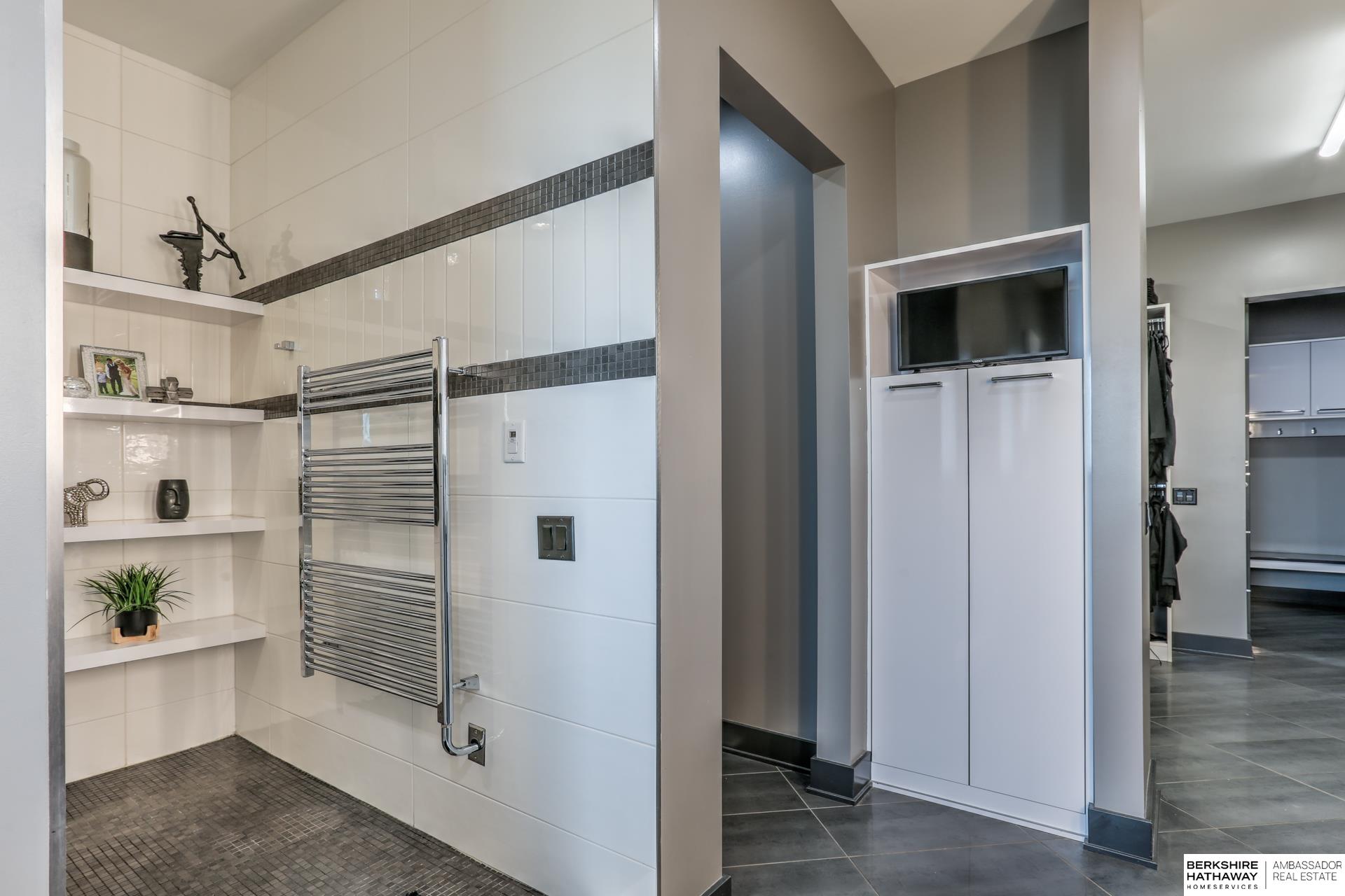 Waterloo, Nebraska 68069, United States, 5 Bedrooms Bedrooms, ,6 BathroomsBathrooms,Residential,Active,99629