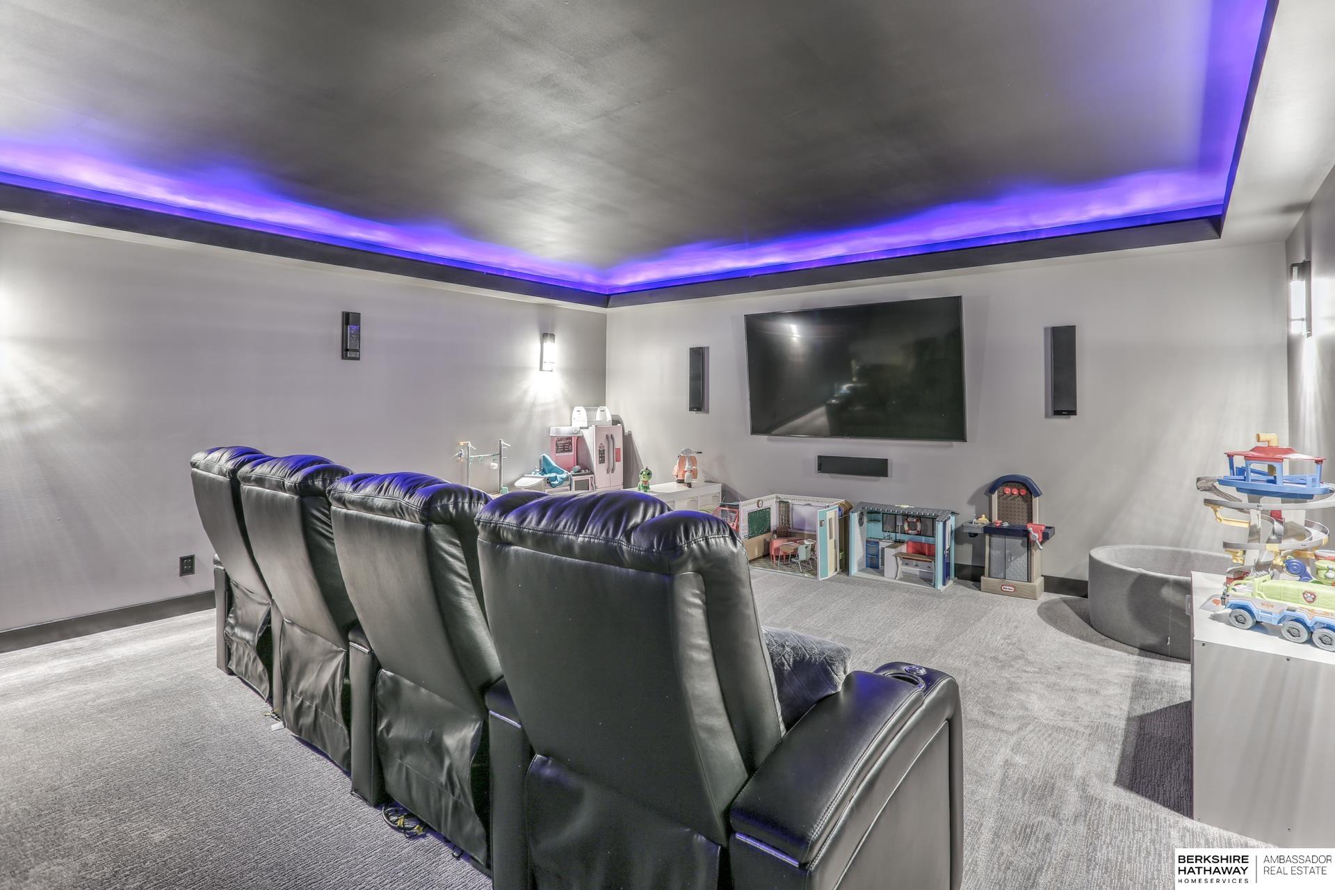 Waterloo, Nebraska 68069, United States, 5 Bedrooms Bedrooms, ,6 BathroomsBathrooms,Residential,Active,99629