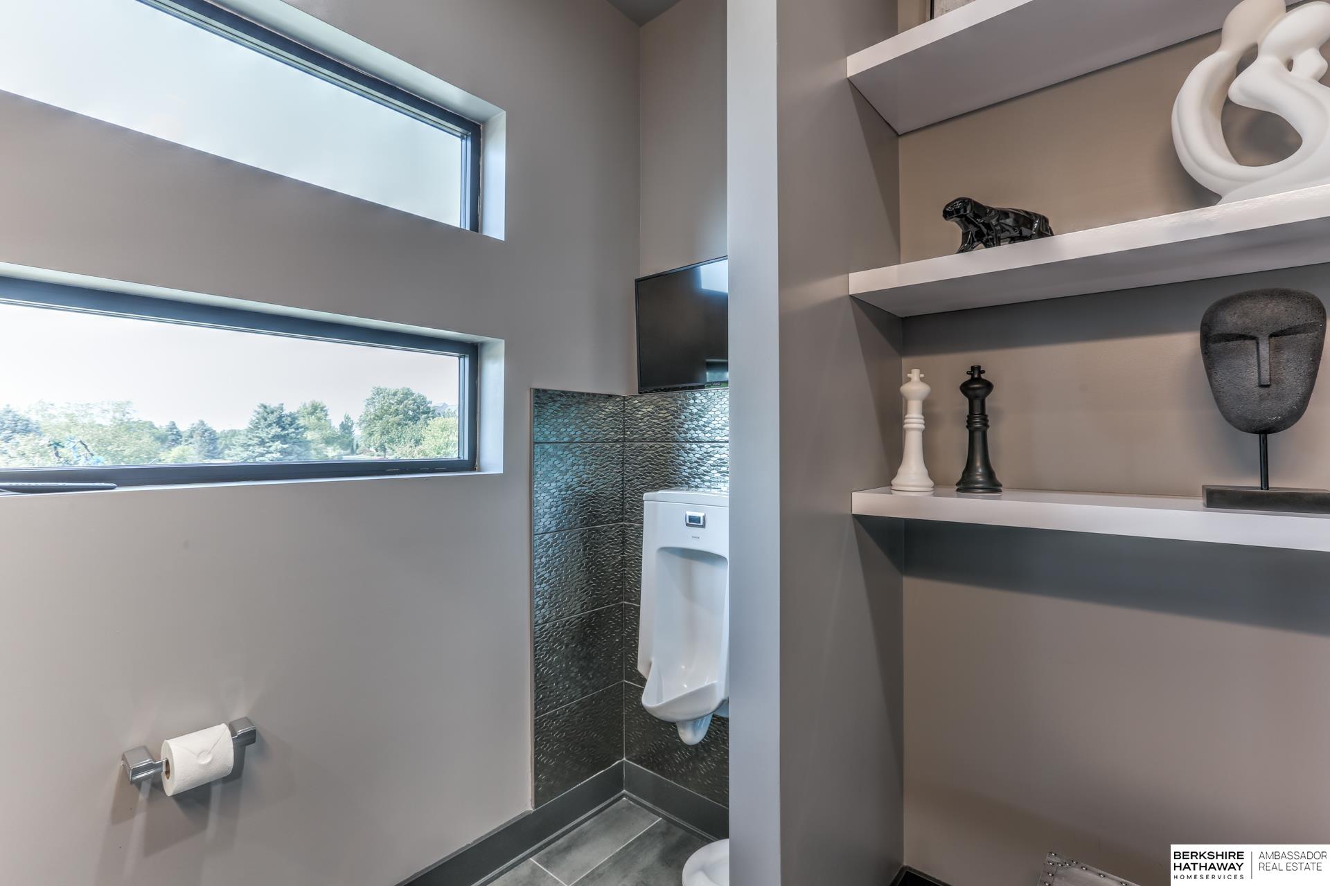 Waterloo, Nebraska 68069, United States, 5 Bedrooms Bedrooms, ,6 BathroomsBathrooms,Residential,Active,99629