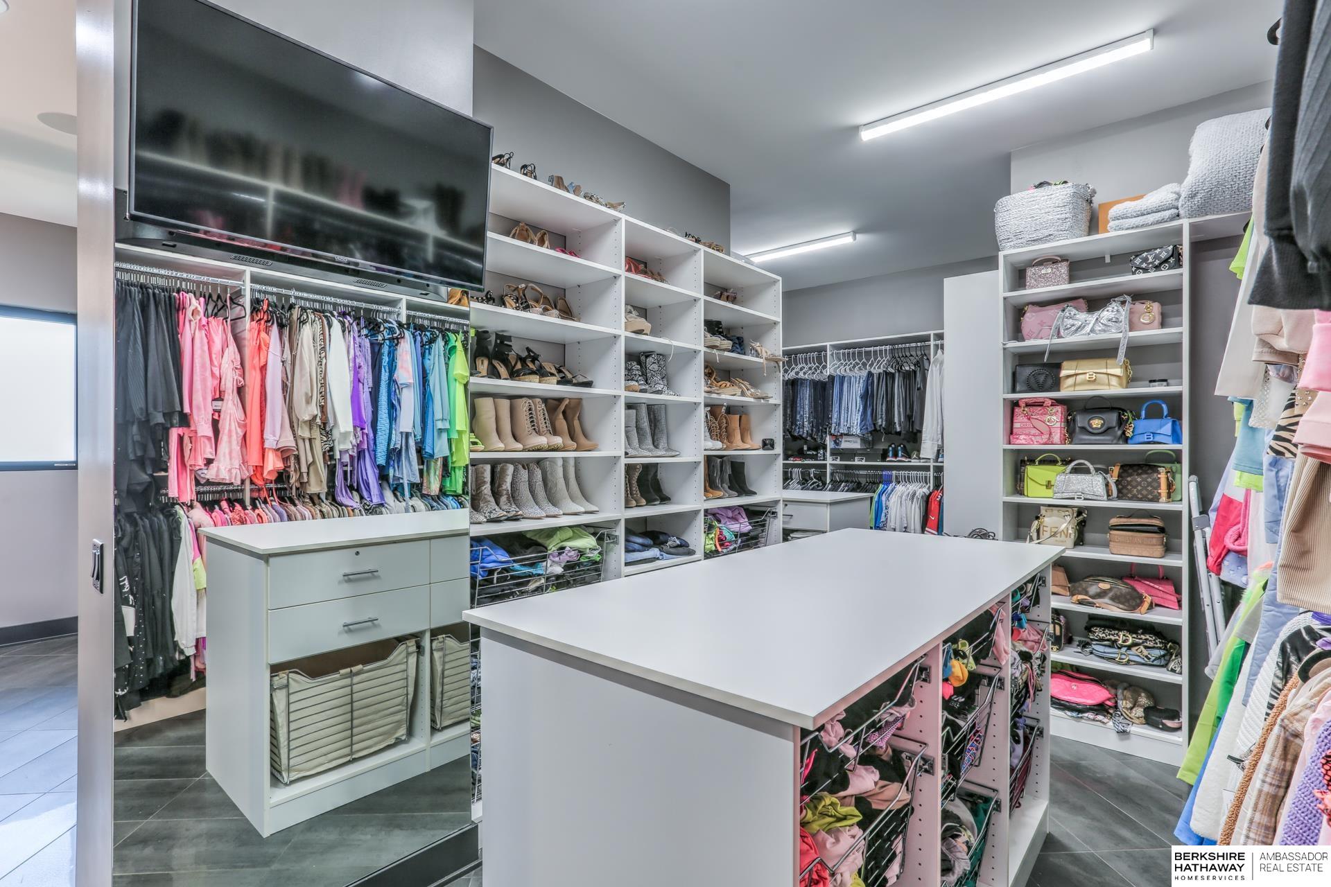 Waterloo, Nebraska 68069, United States, 5 Bedrooms Bedrooms, ,6 BathroomsBathrooms,Residential,Active,99629