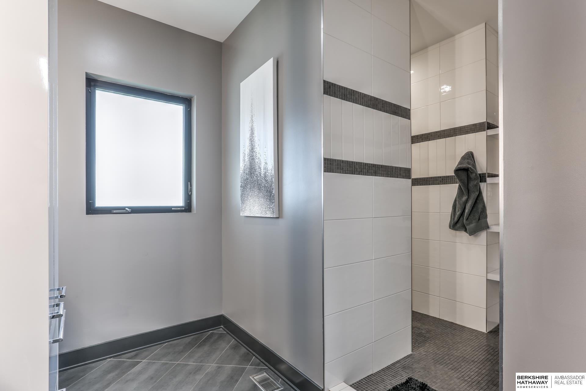 Waterloo, Nebraska 68069, United States, 5 Bedrooms Bedrooms, ,6 BathroomsBathrooms,Residential,Active,99629