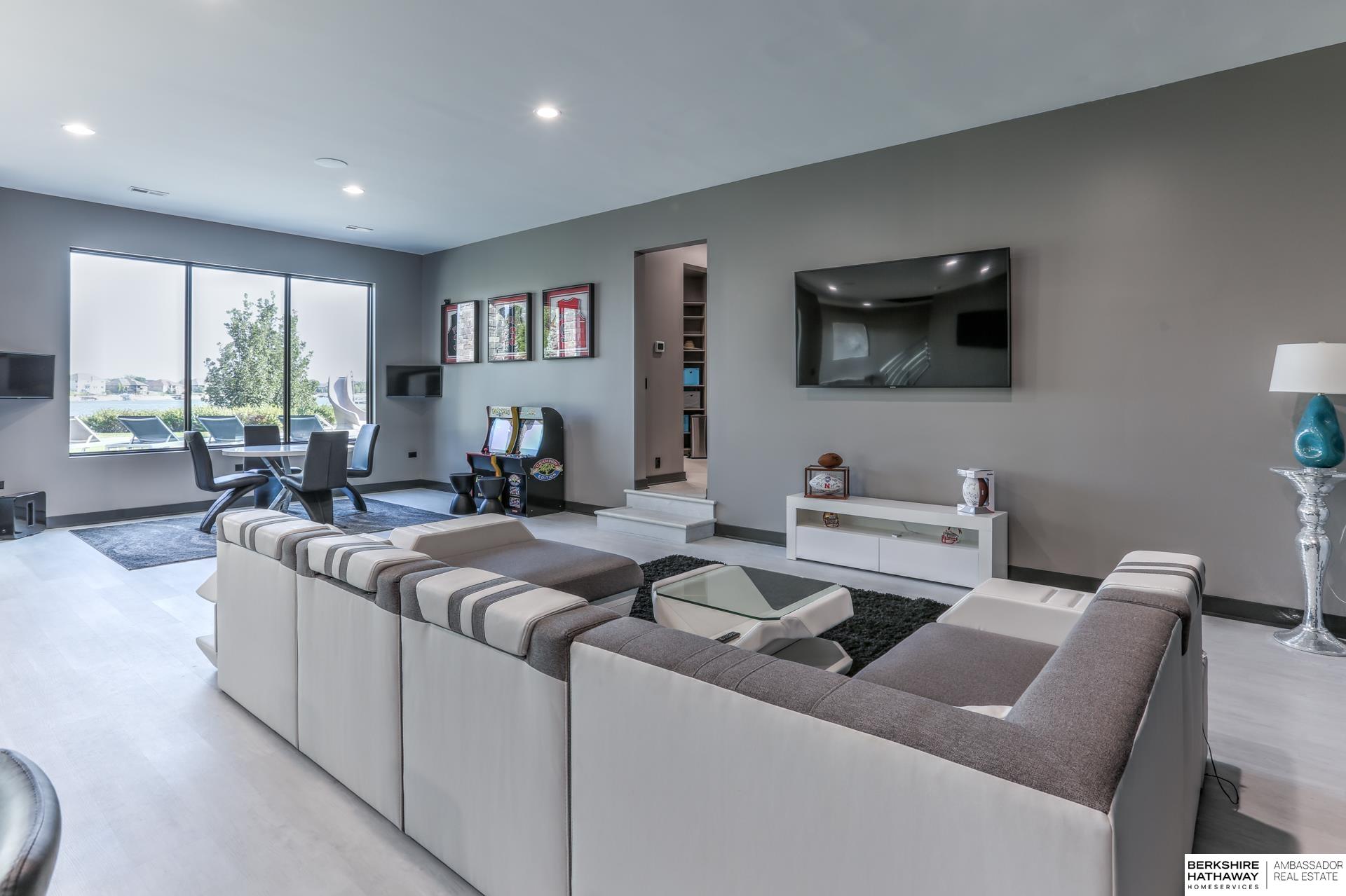 Waterloo, Nebraska 68069, United States, 5 Bedrooms Bedrooms, ,6 BathroomsBathrooms,Residential,Active,99629