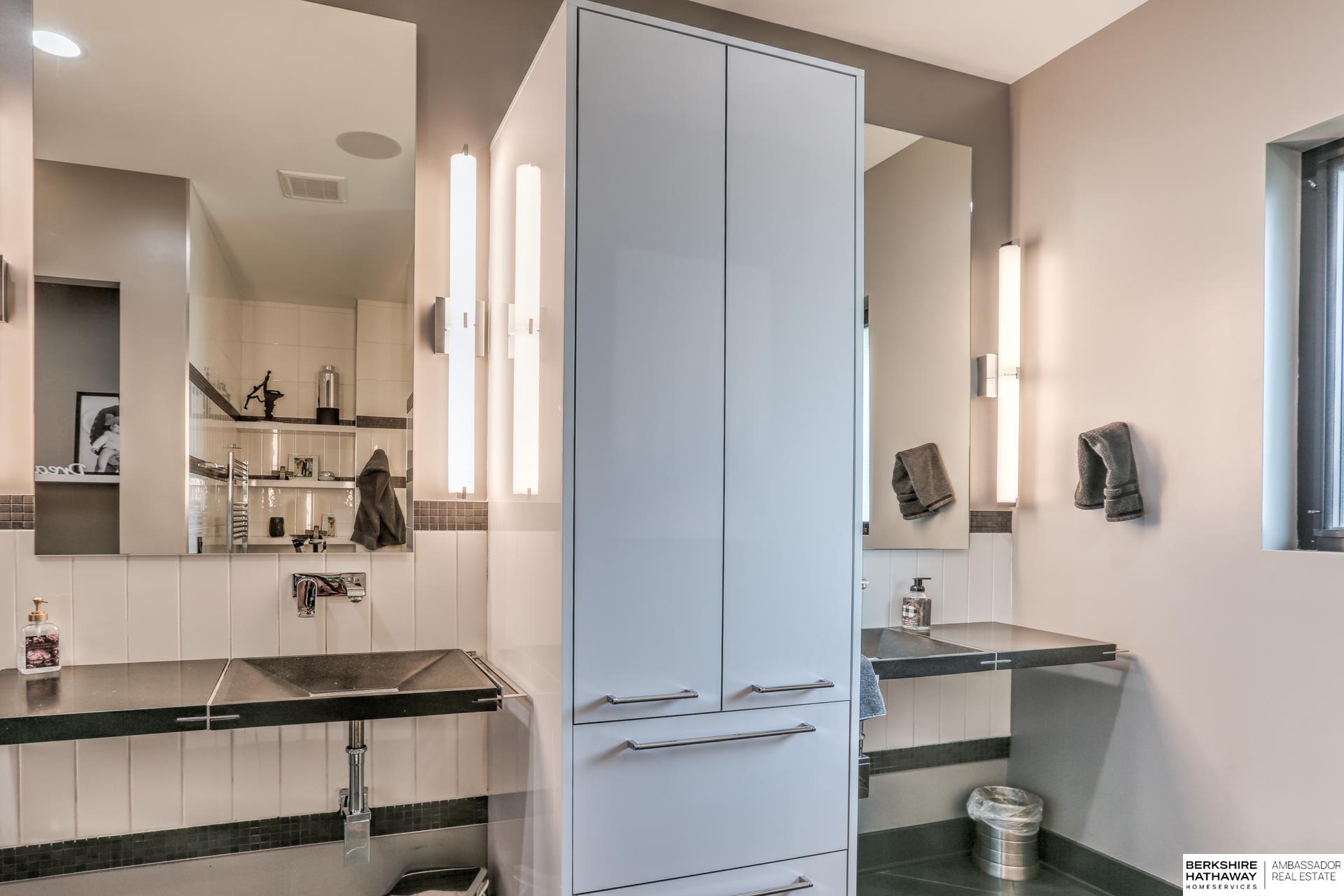 Waterloo, Nebraska 68069, United States, 5 Bedrooms Bedrooms, ,6 BathroomsBathrooms,Residential,Active,99629