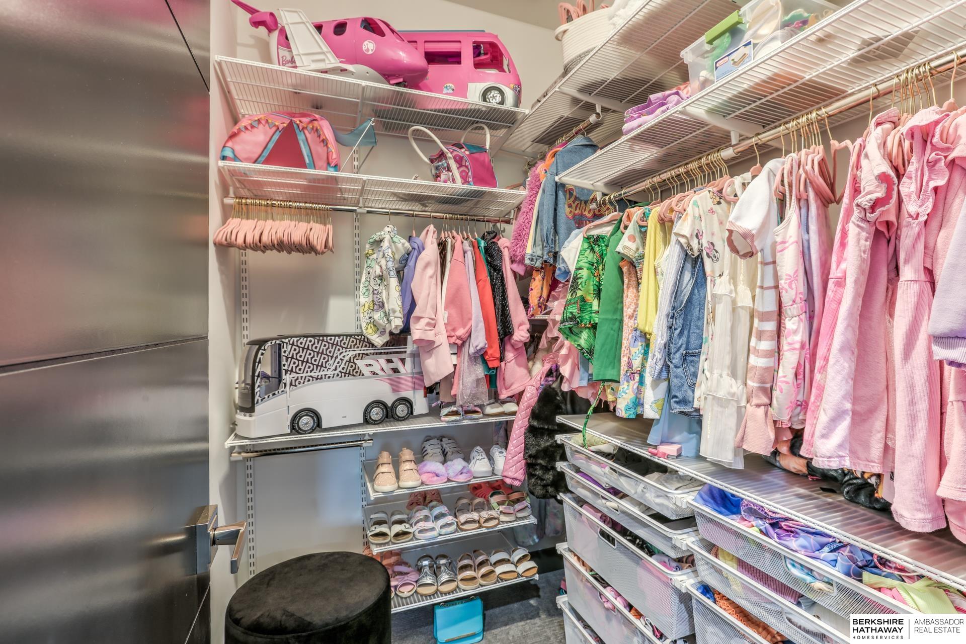 Waterloo, Nebraska 68069, United States, 5 Bedrooms Bedrooms, ,6 BathroomsBathrooms,Residential,Active,99629