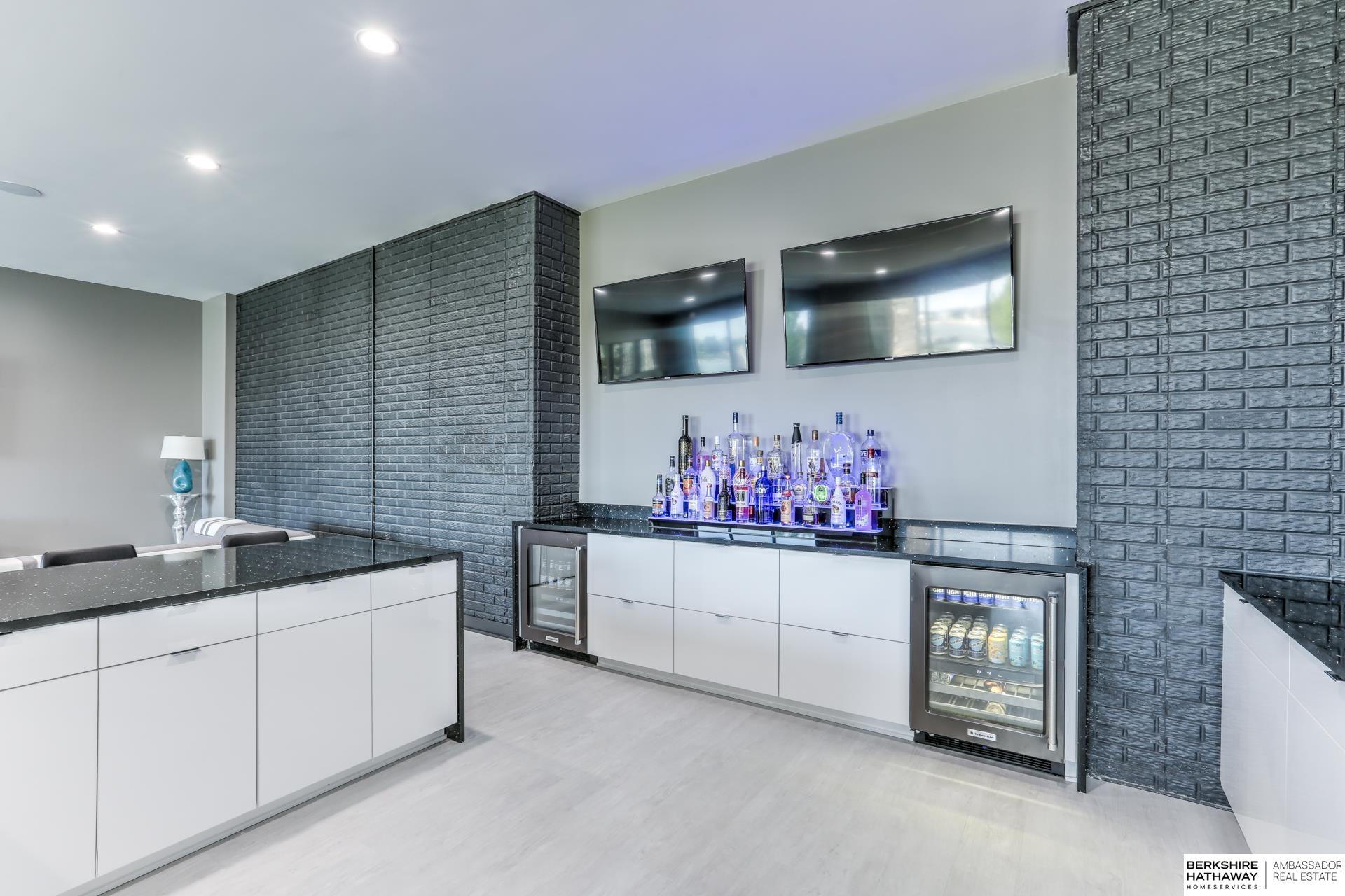 Waterloo, Nebraska 68069, United States, 5 Bedrooms Bedrooms, ,6 BathroomsBathrooms,Residential,Active,99629