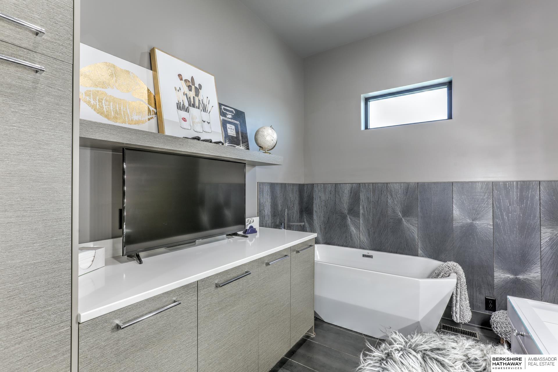 Waterloo, Nebraska 68069, United States, 5 Bedrooms Bedrooms, ,6 BathroomsBathrooms,Residential,Active,99629