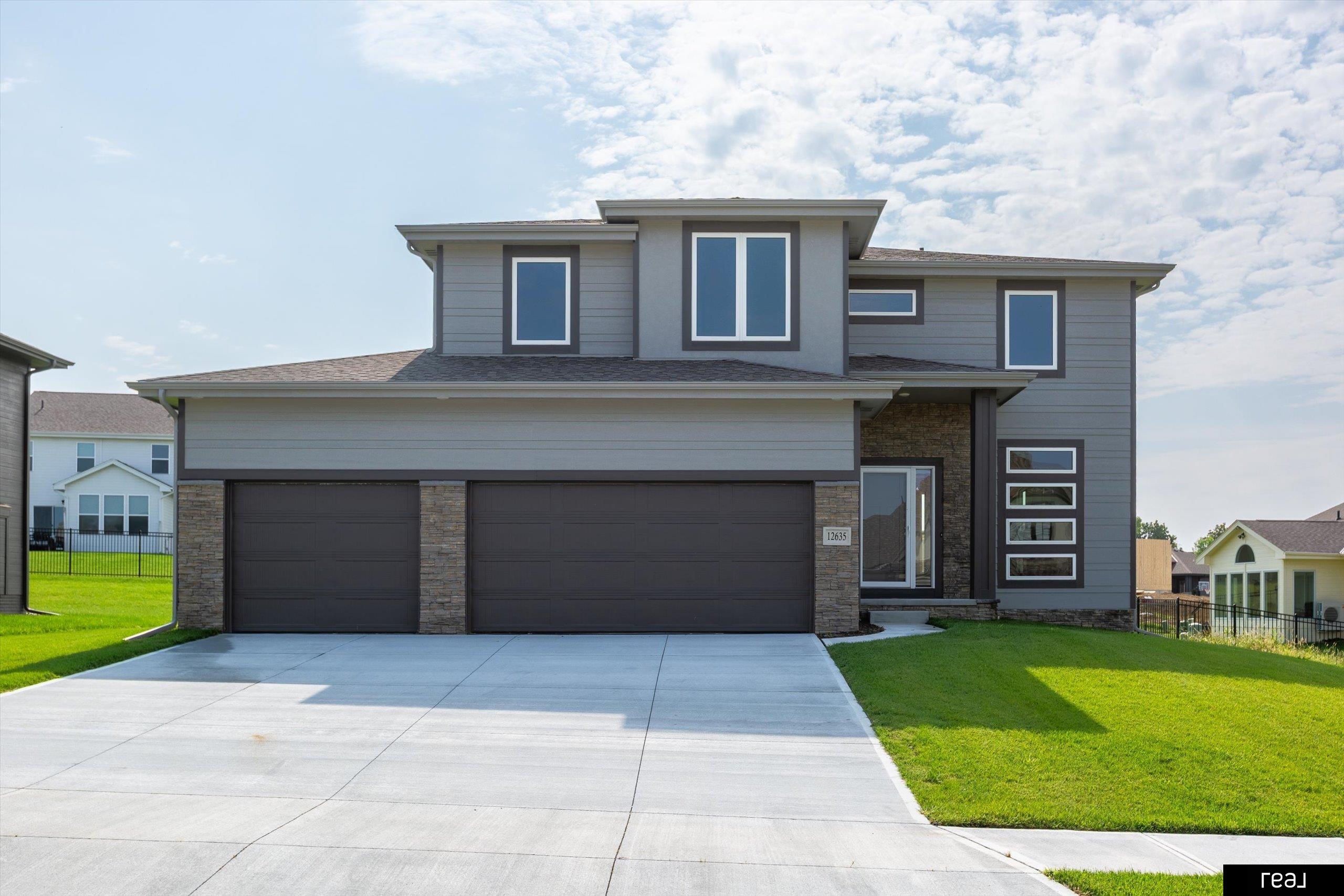 Papillion, Nebraska 68138, United States, 4 Bedrooms Bedrooms, ,2 BathroomsBathrooms,Residential,Active,204310