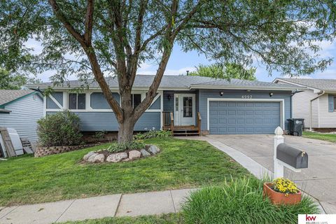 Photo of 4992 Drexel Street, Omaha, NE 68117 (MLS # 22525359)