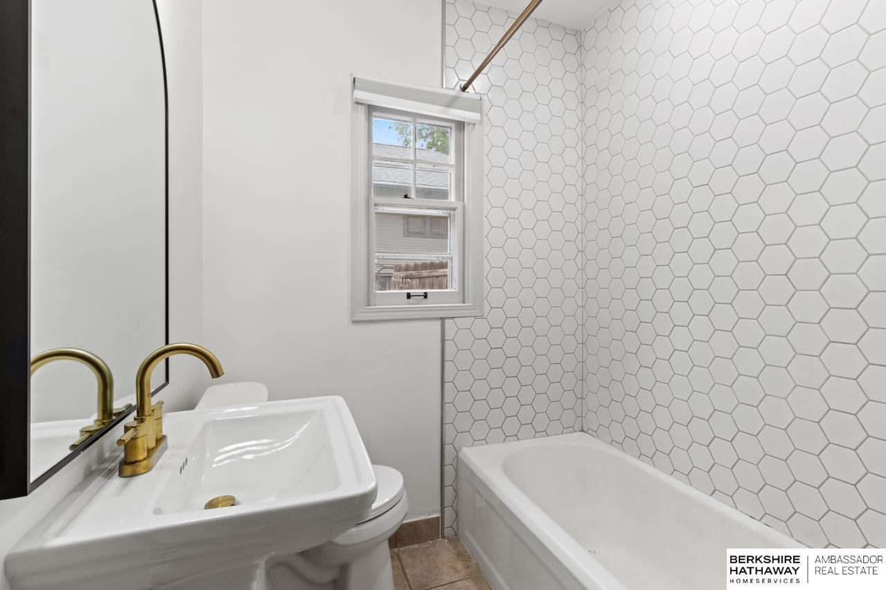 Omaha, Nebraska 68104, United States, 3 Bedrooms Bedrooms, ,2 BathroomsBathrooms,Residential,Active,136380