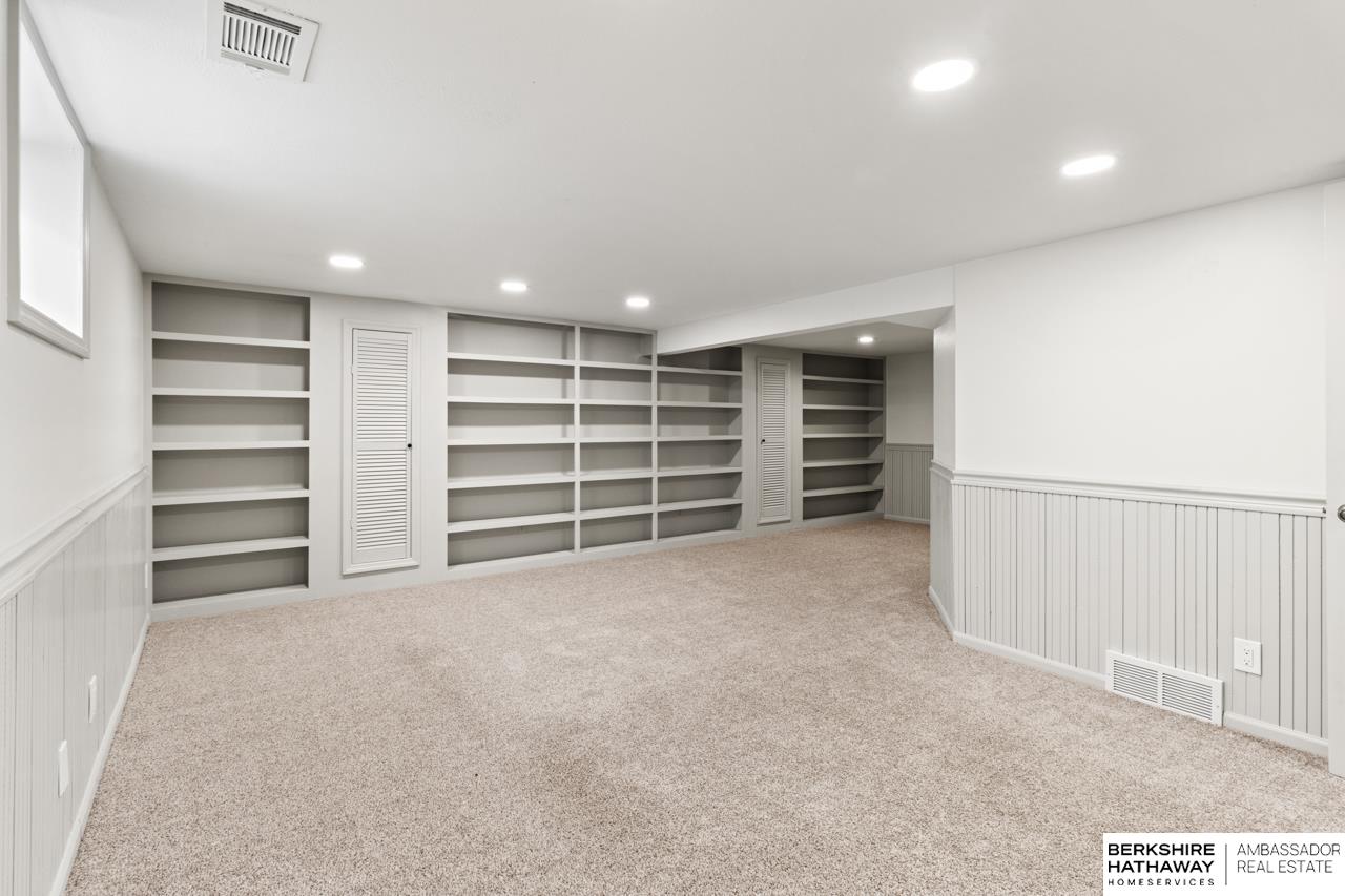 Omaha, Nebraska 68104, United States, 3 Bedrooms Bedrooms, ,2 BathroomsBathrooms,Residential,Active,136380